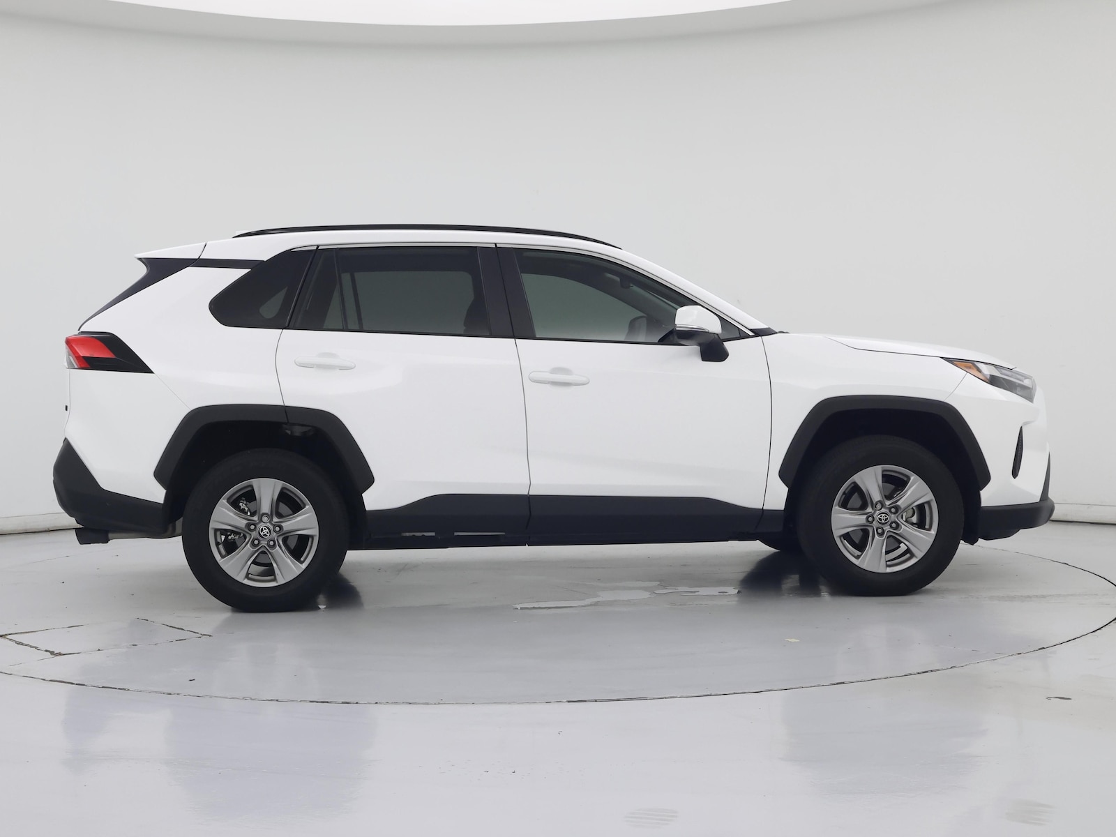 2025 Toyota RAV4 XLE - Photo 8