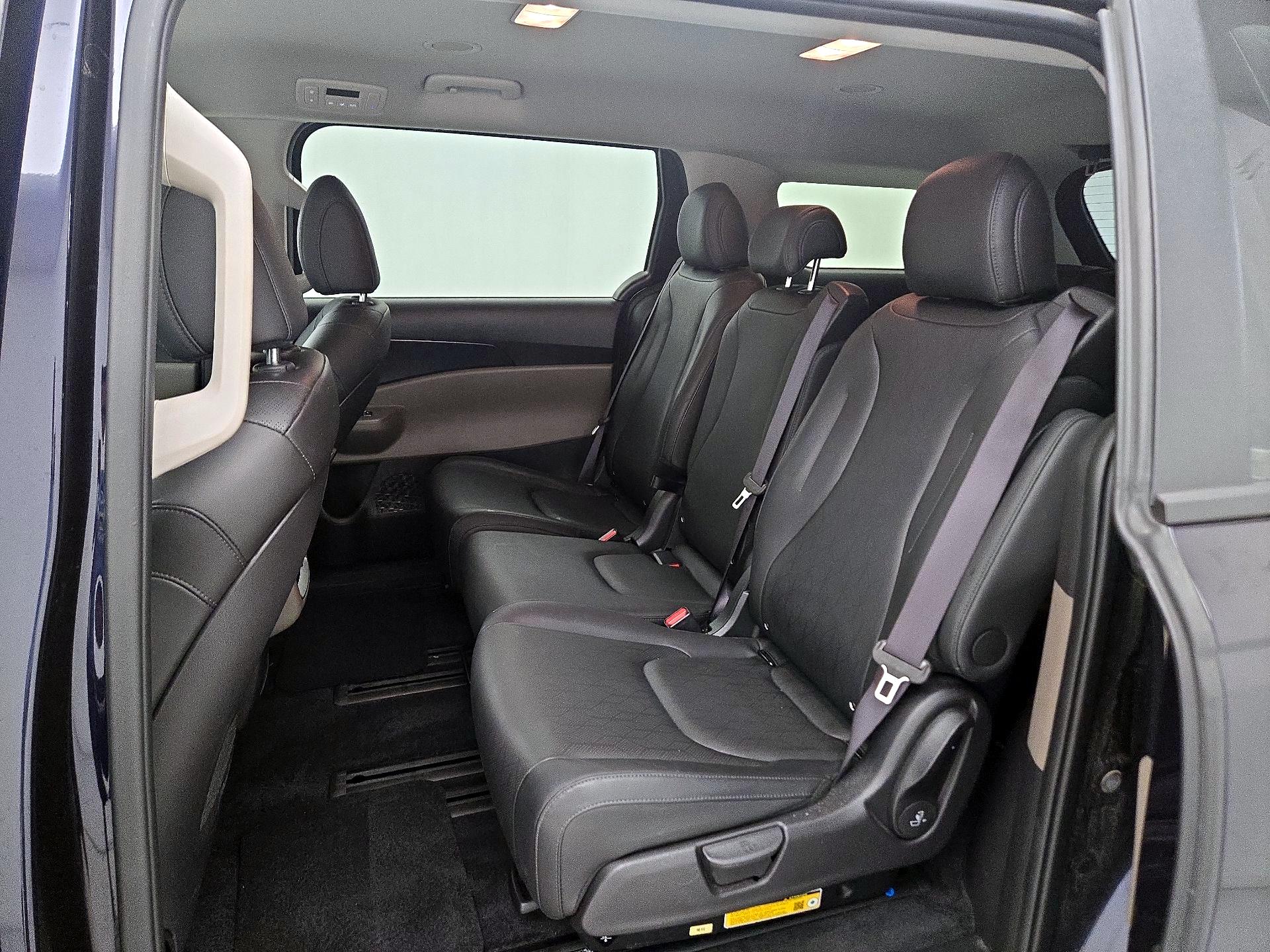 Thumbnail: 2025 Kia Carnival - 17