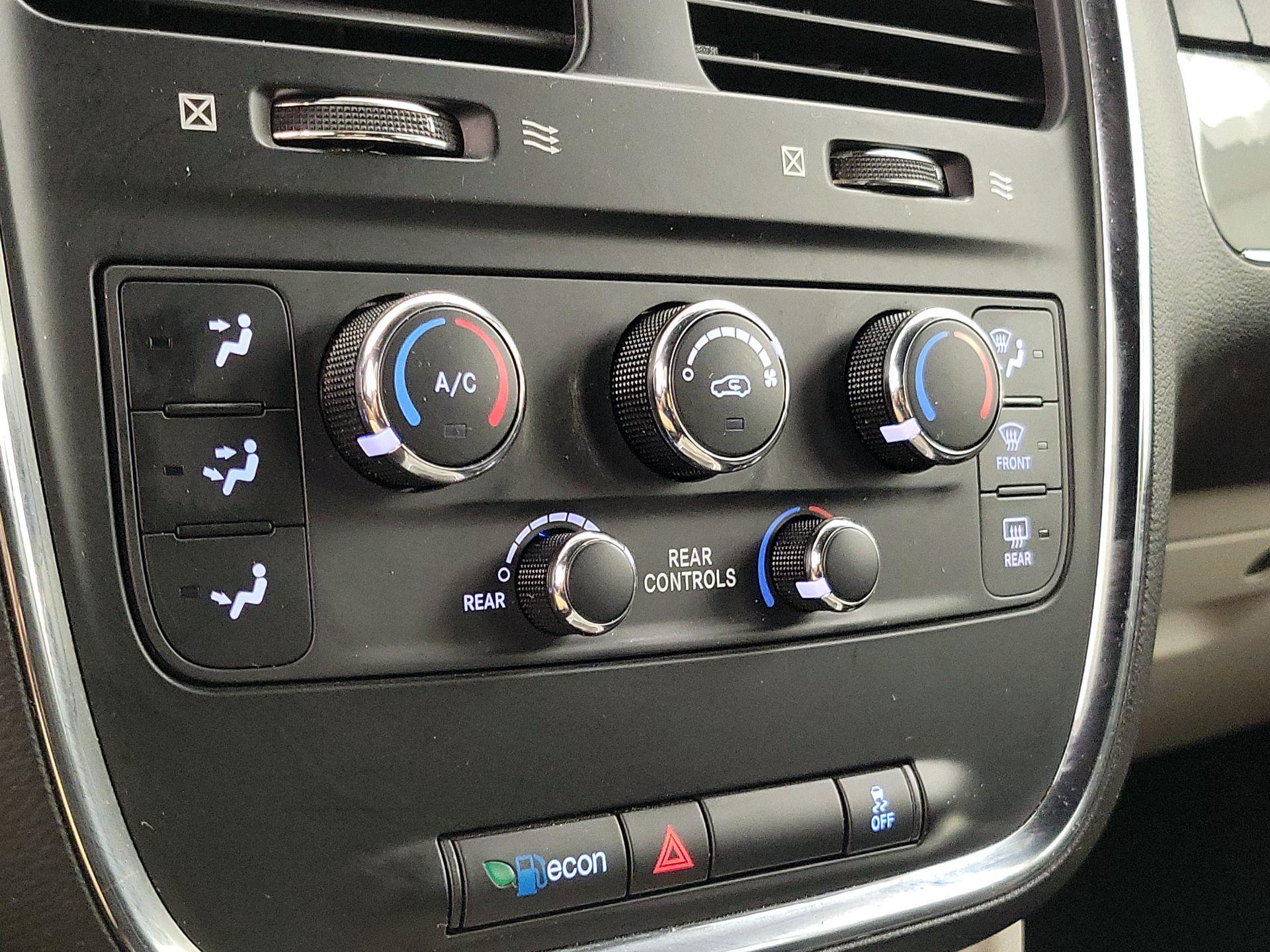 Thumbnail: 2018 Dodge Grand Caravan - 16