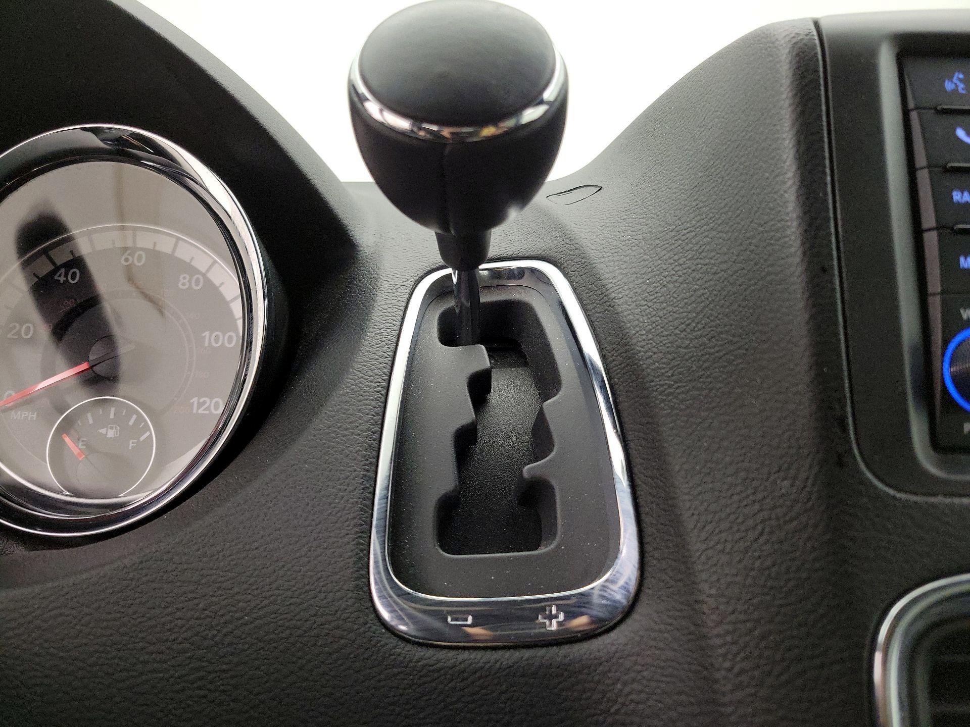 Thumbnail: 2018 Dodge Grand Caravan - 17