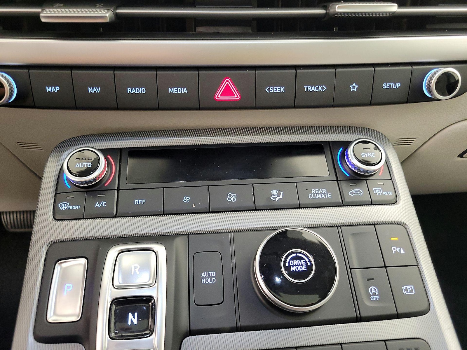 2024 Hyundai Palisade Limited - Photo 18