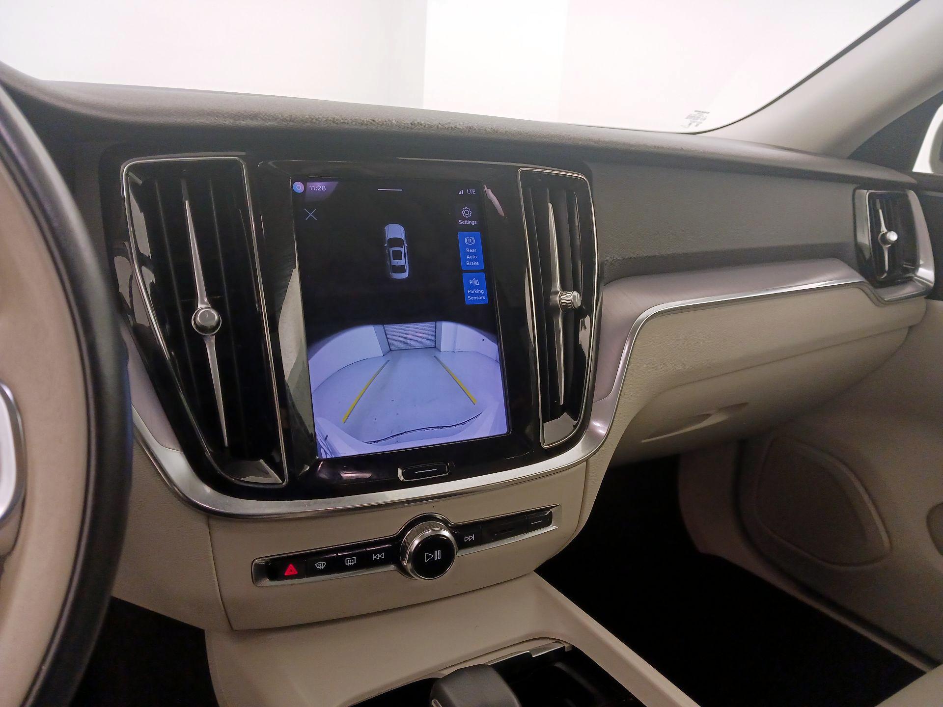 Thumbnail: 2024 Volvo S60 - 14