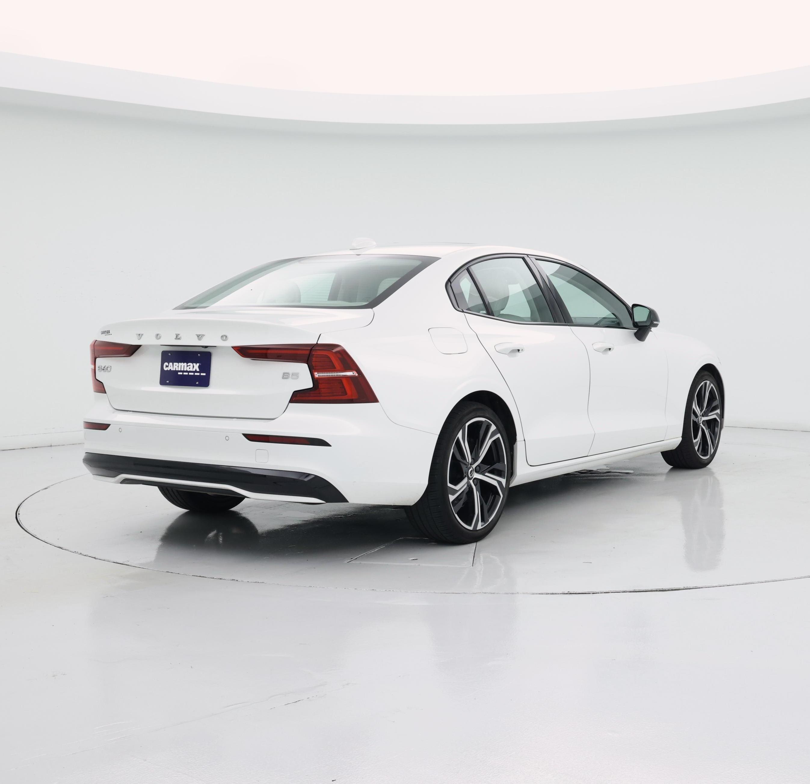 Thumbnail: 2024 Volvo S60 - 8