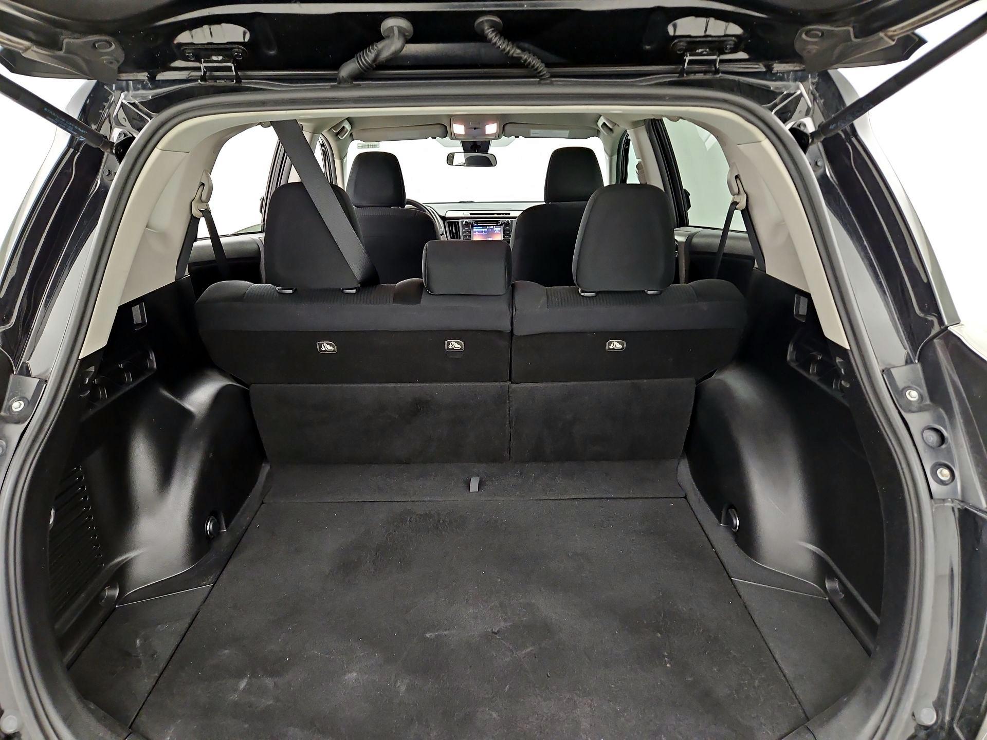 Thumbnail: 2018 Toyota RAV4 - 20