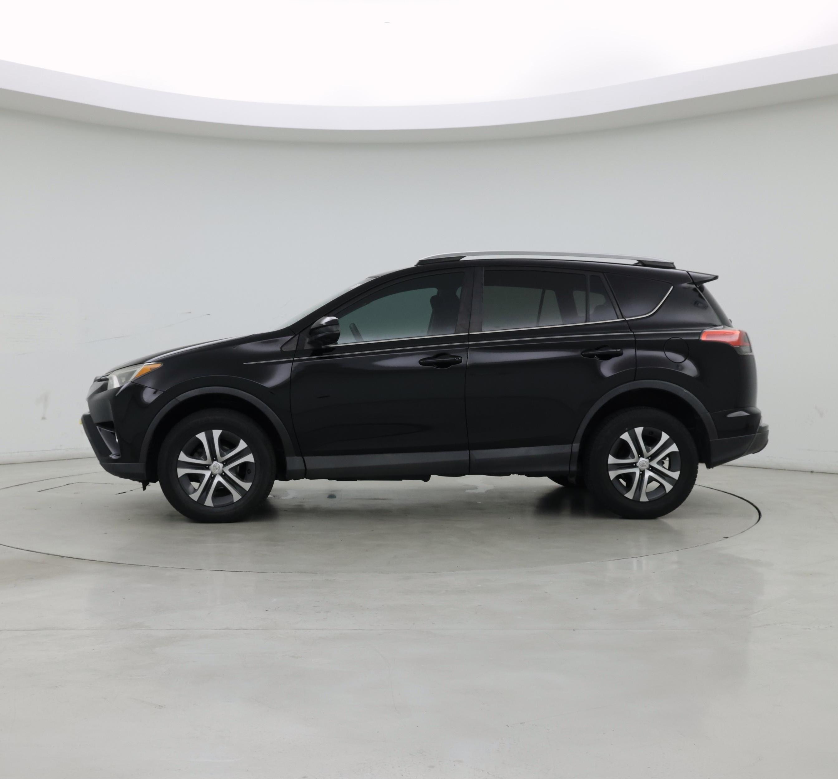 Thumbnail: 2018 Toyota RAV4 - 3