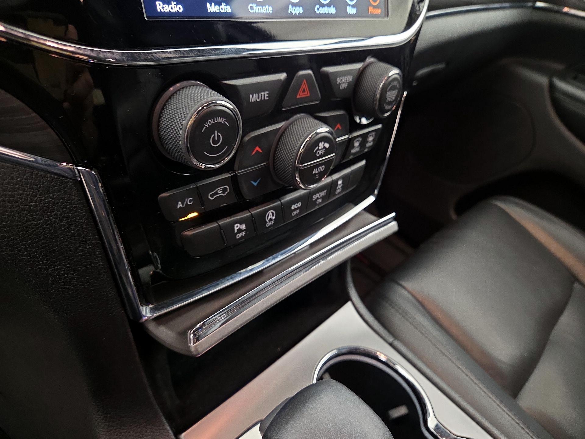 Thumbnail: 2019 Jeep Grand Cherokee - 17