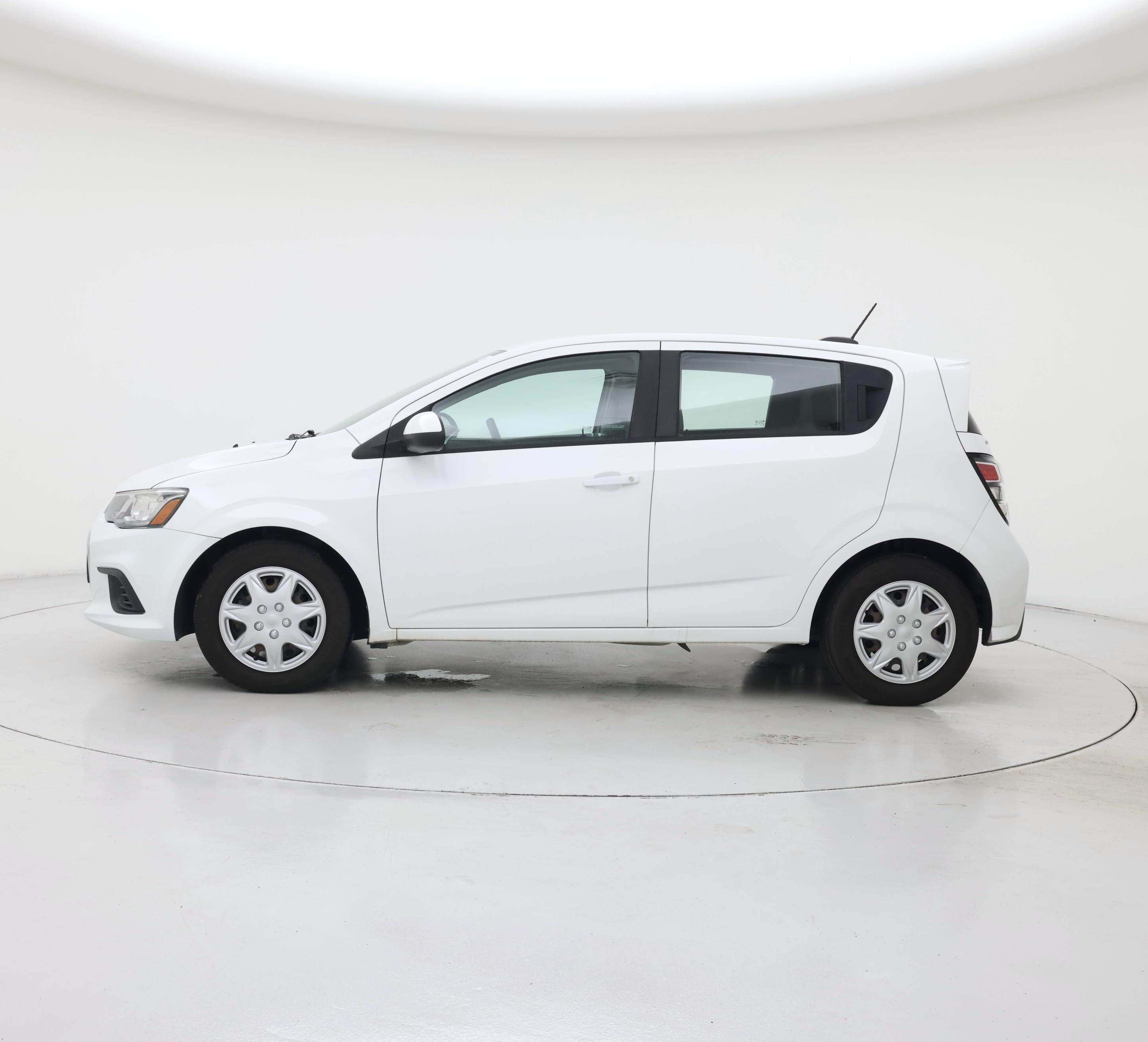 Thumbnail: 2017 Chevrolet Sonic - 3