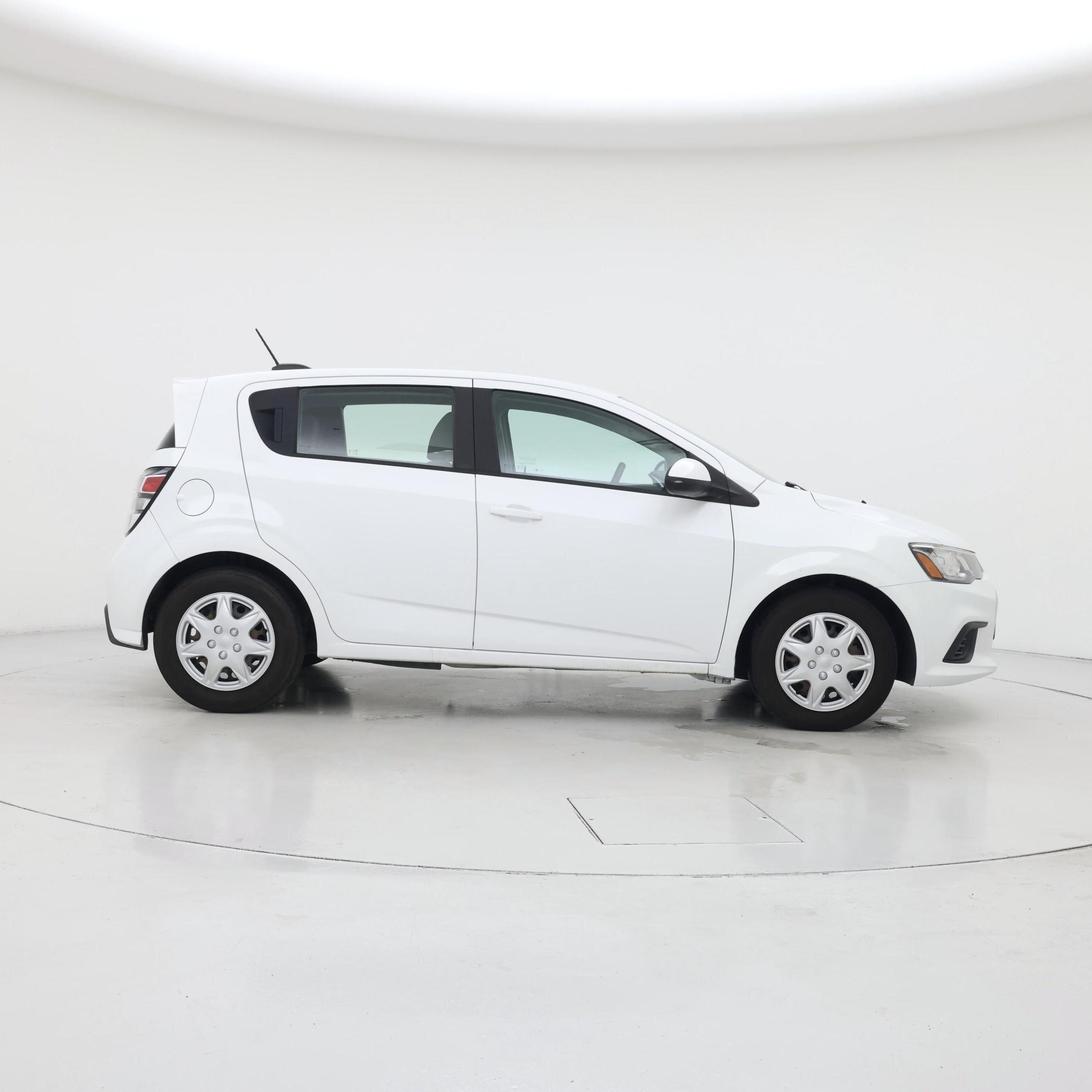 Thumbnail: 2017 Chevrolet Sonic - 7