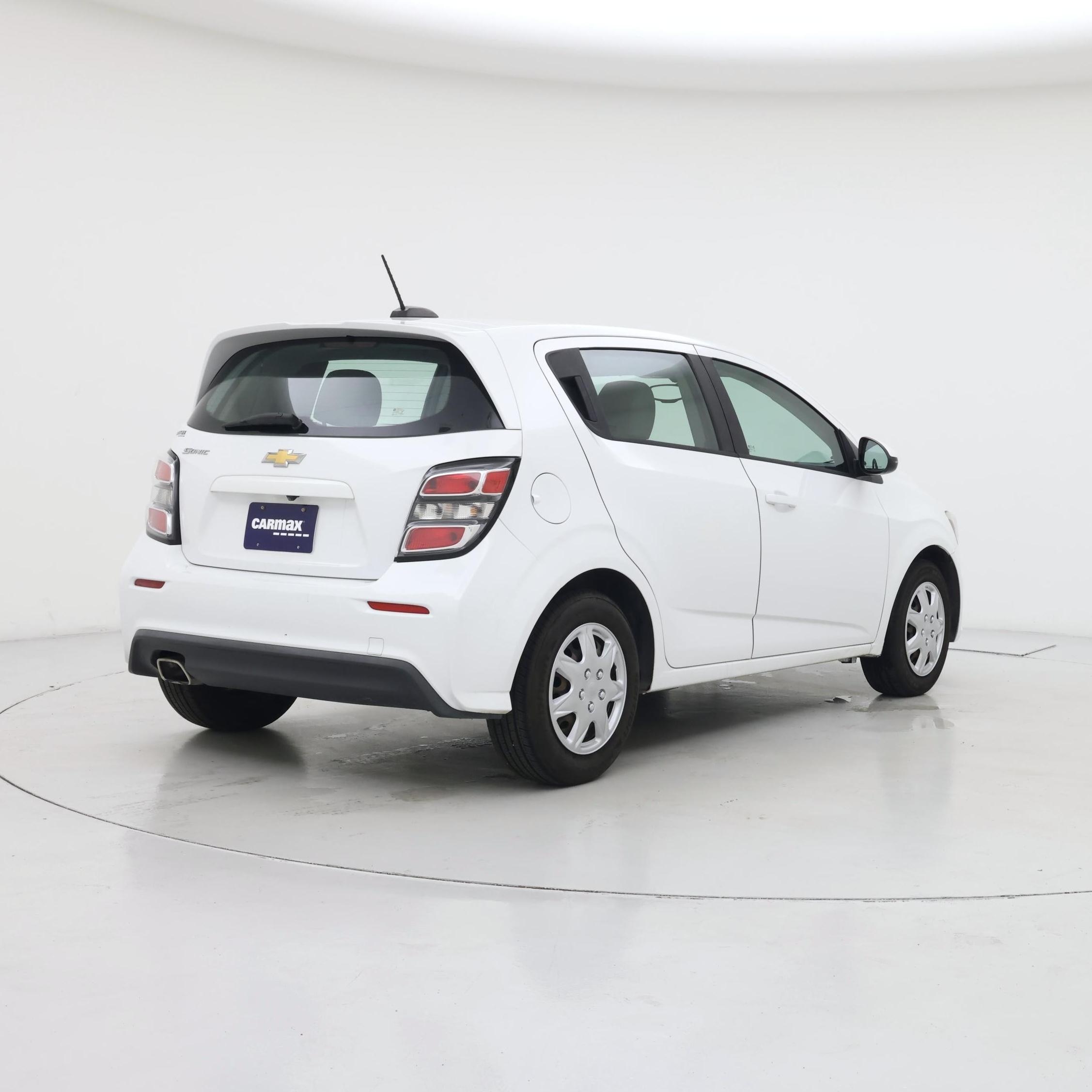 Thumbnail: 2017 Chevrolet Sonic - 8