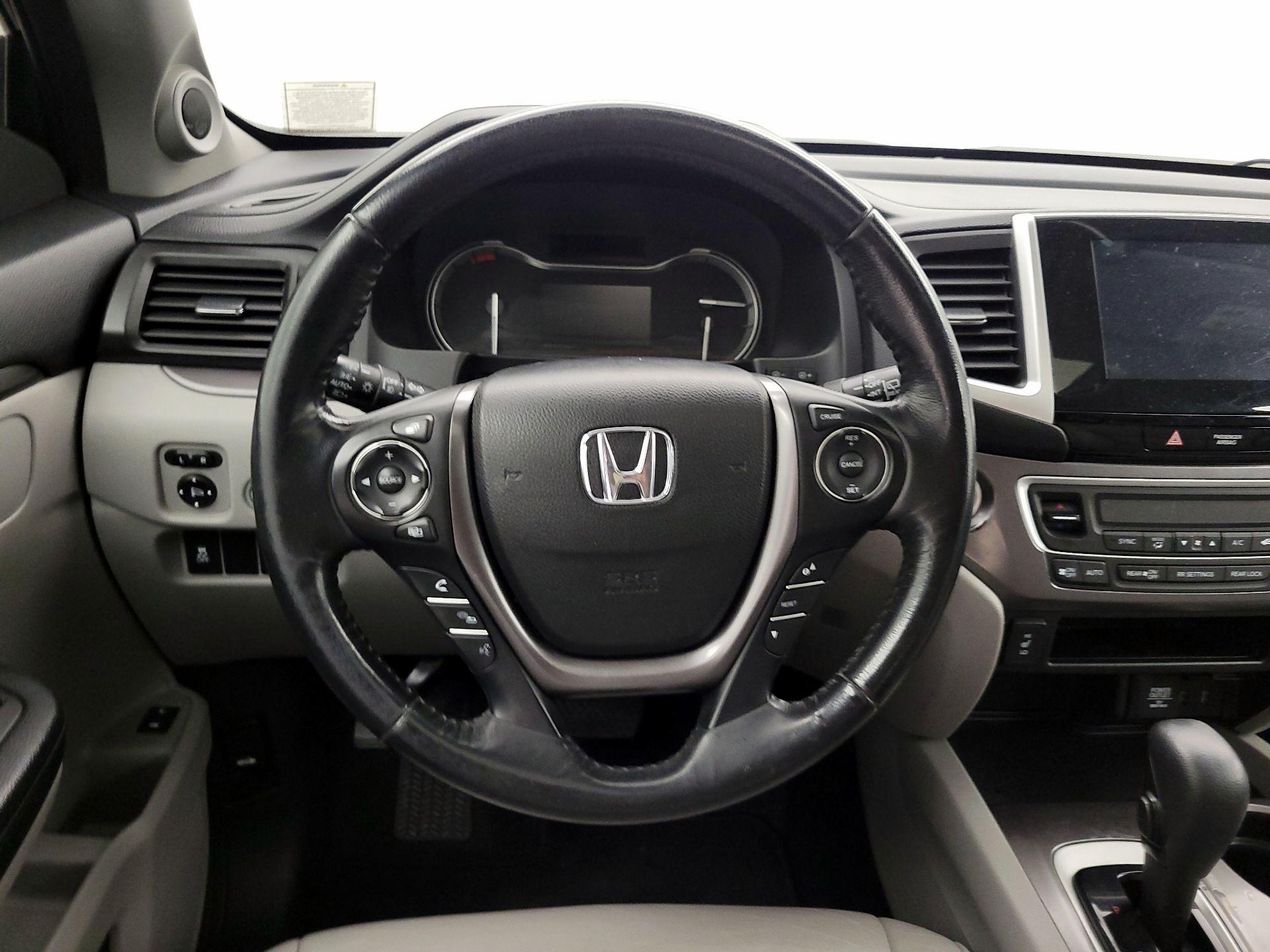 Thumbnail: 2018 Honda Pilot - 10