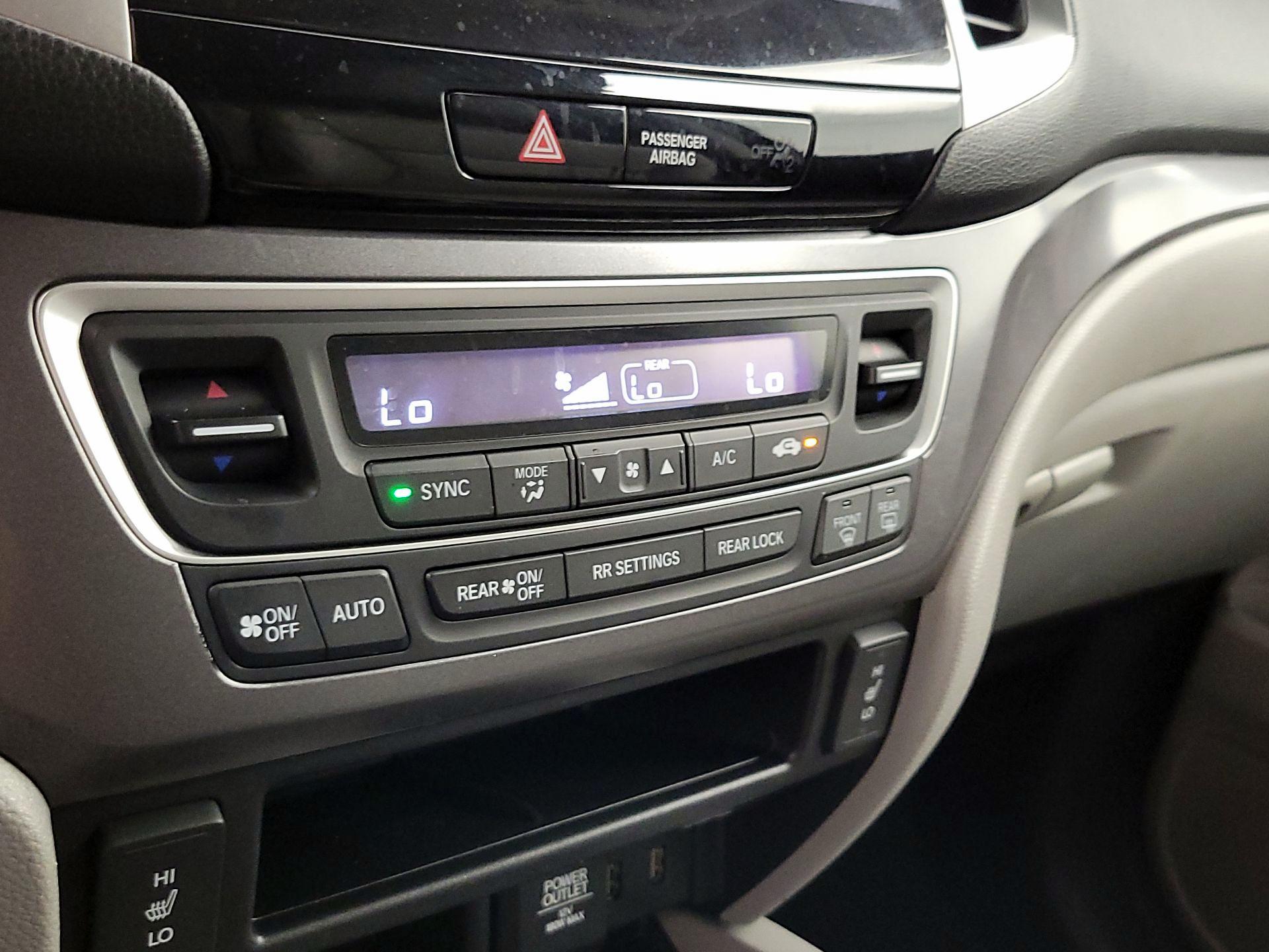 Thumbnail: 2018 Honda Pilot - 16