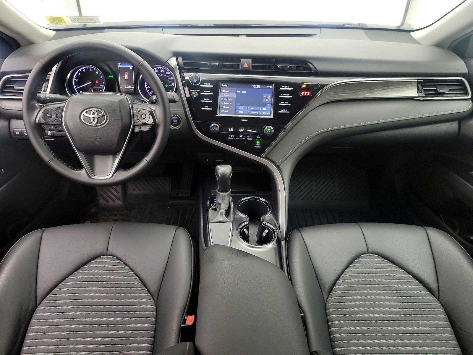 2020 Toyota Camry SE - Photo 10
