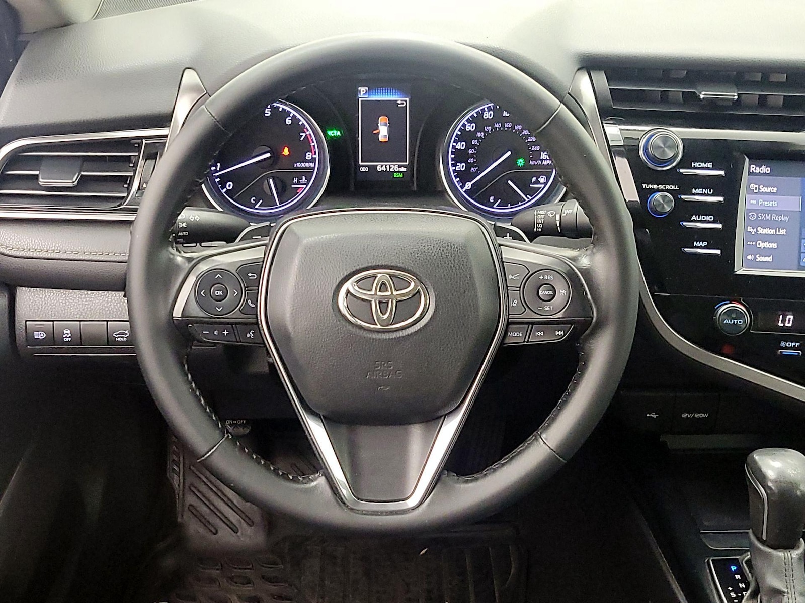 2020 Toyota Camry SE - Photo 11