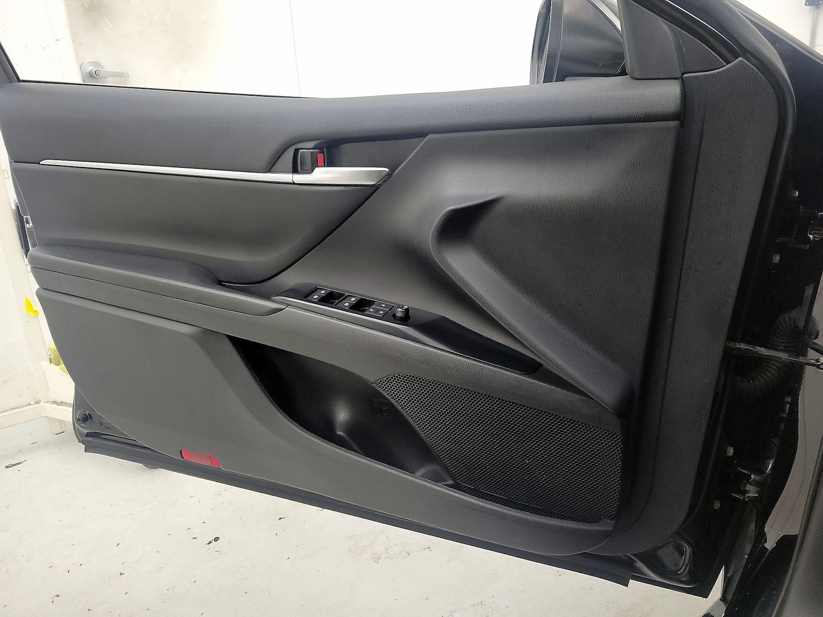 2020 Toyota Camry SE - Photo 13