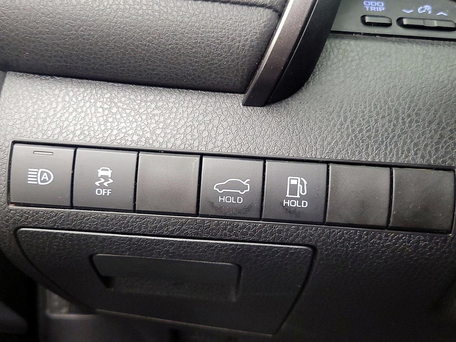 2020 Toyota Camry SE - Photo 14
