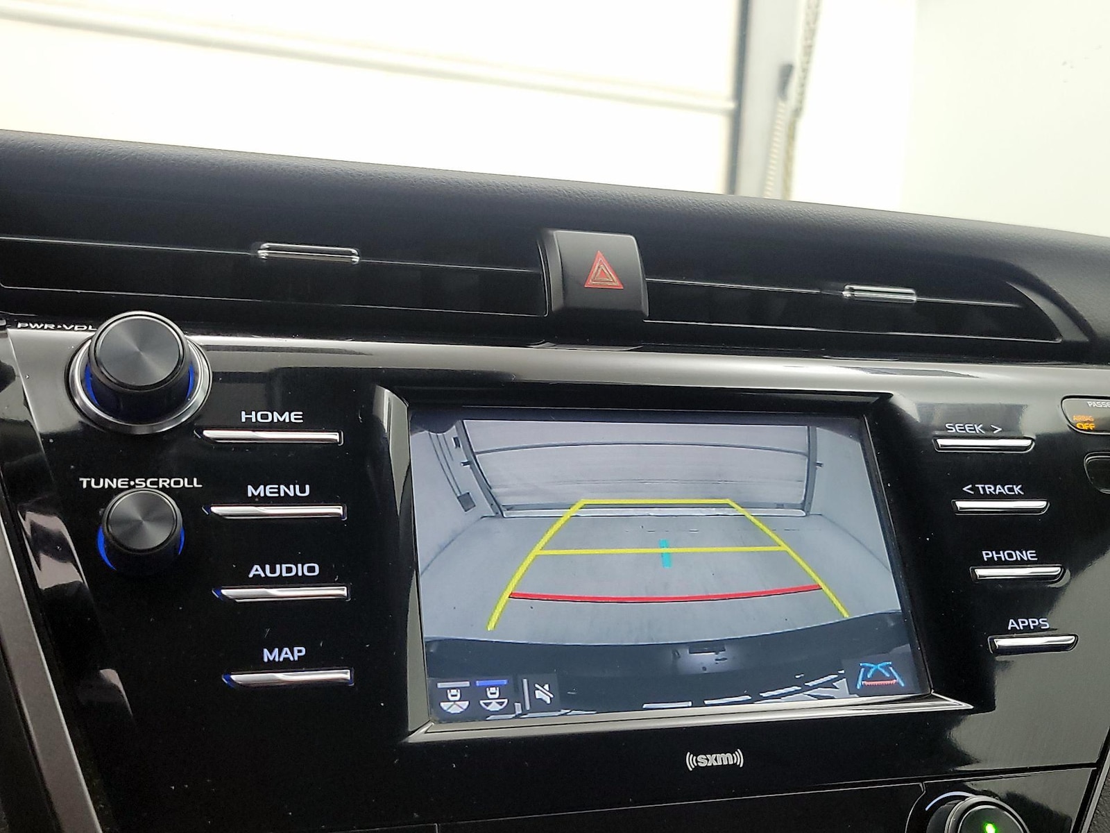 2020 Toyota Camry SE - Photo 15