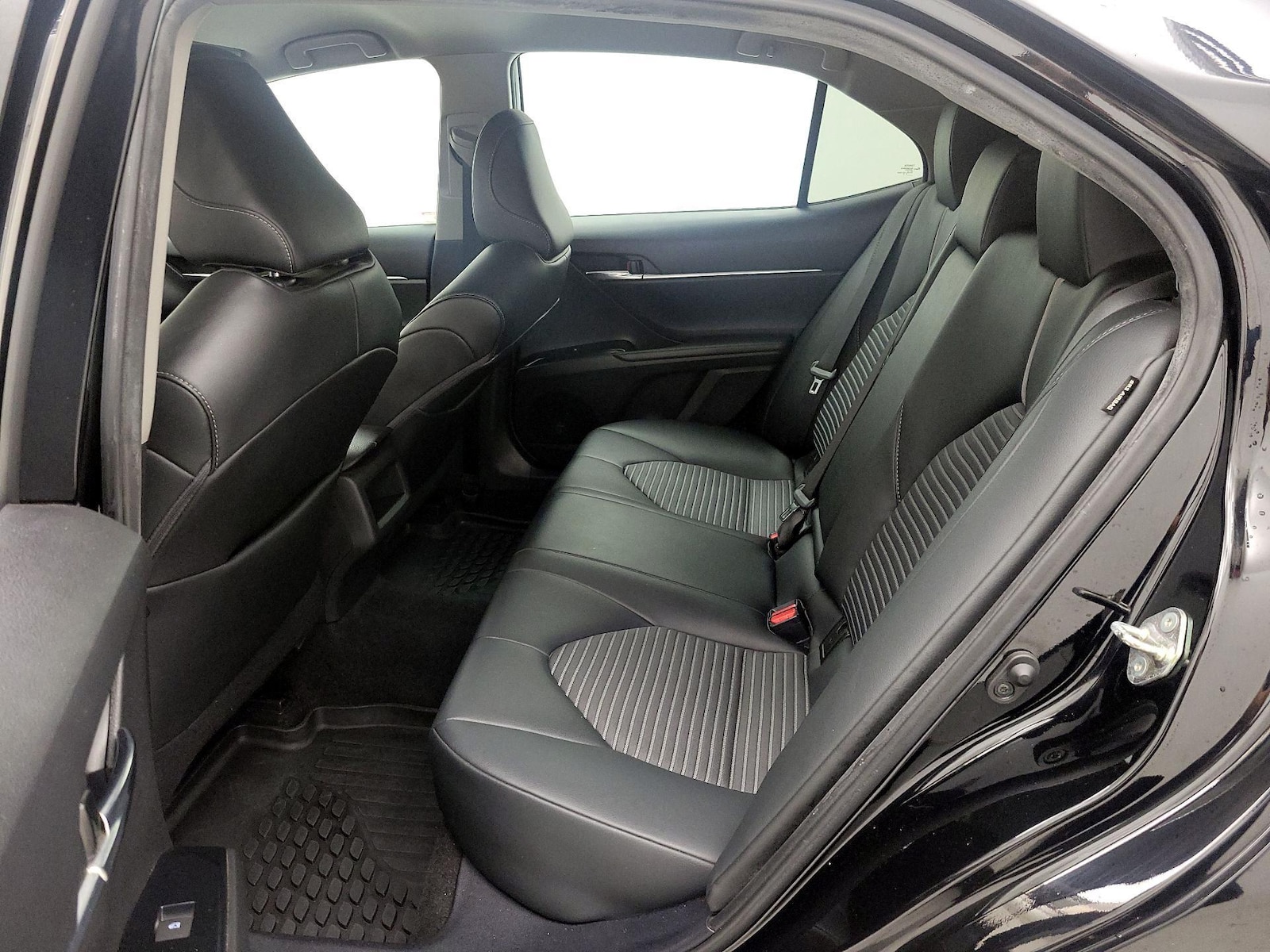 2020 Toyota Camry SE - Photo 19