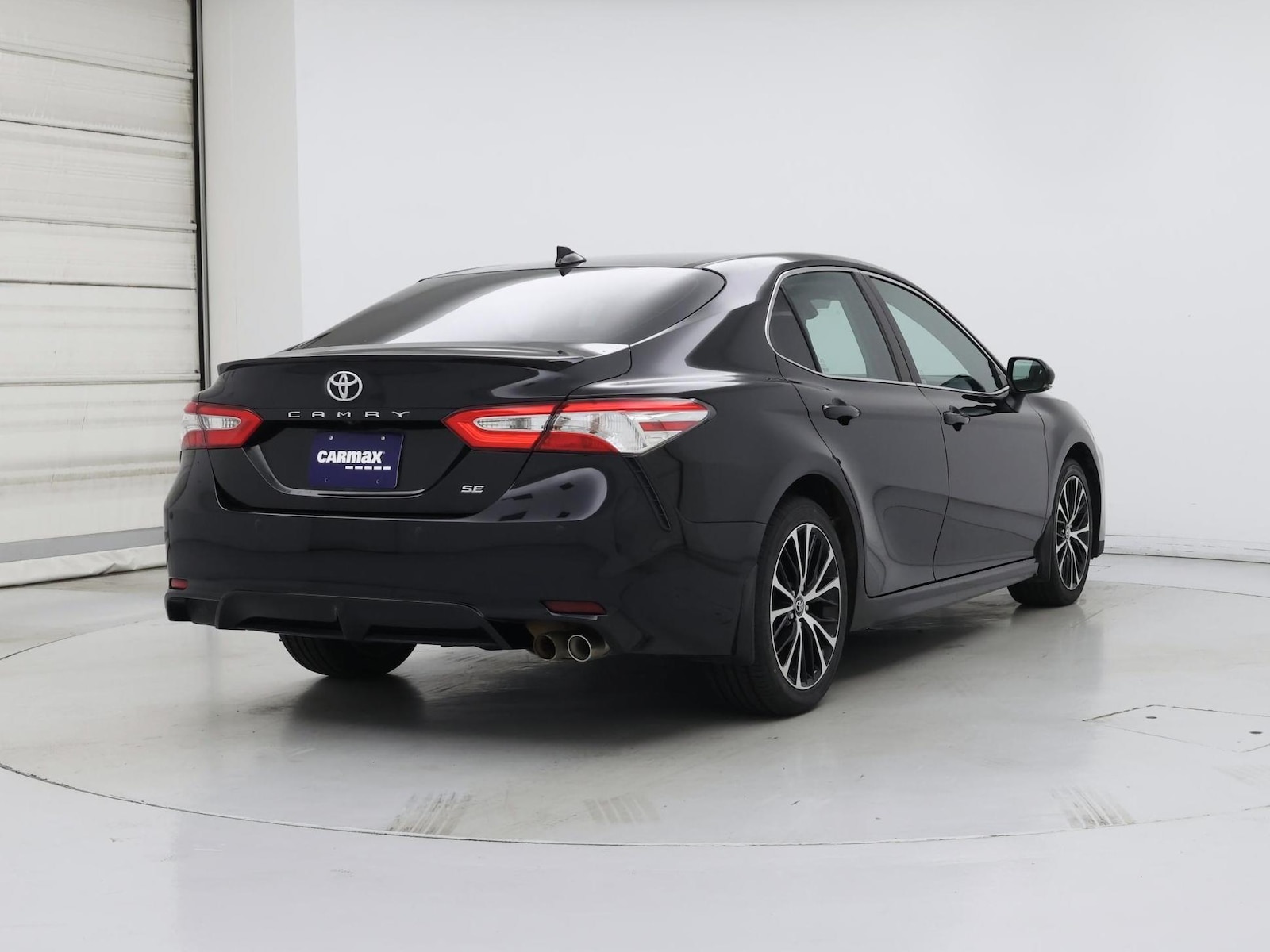 2020 Toyota Camry SE - Photo 9