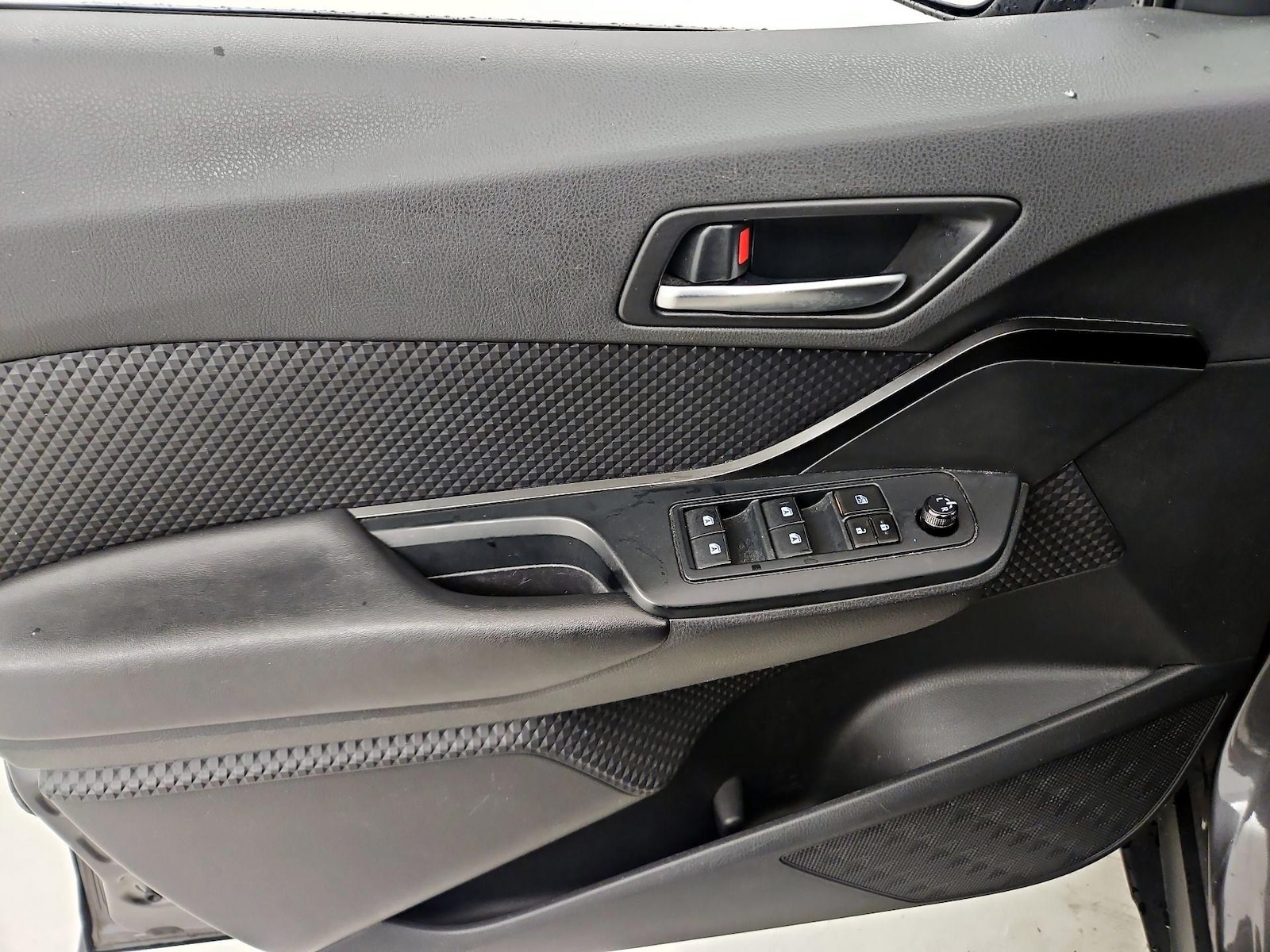 2019 Toyota C-HR LE - Photo 13