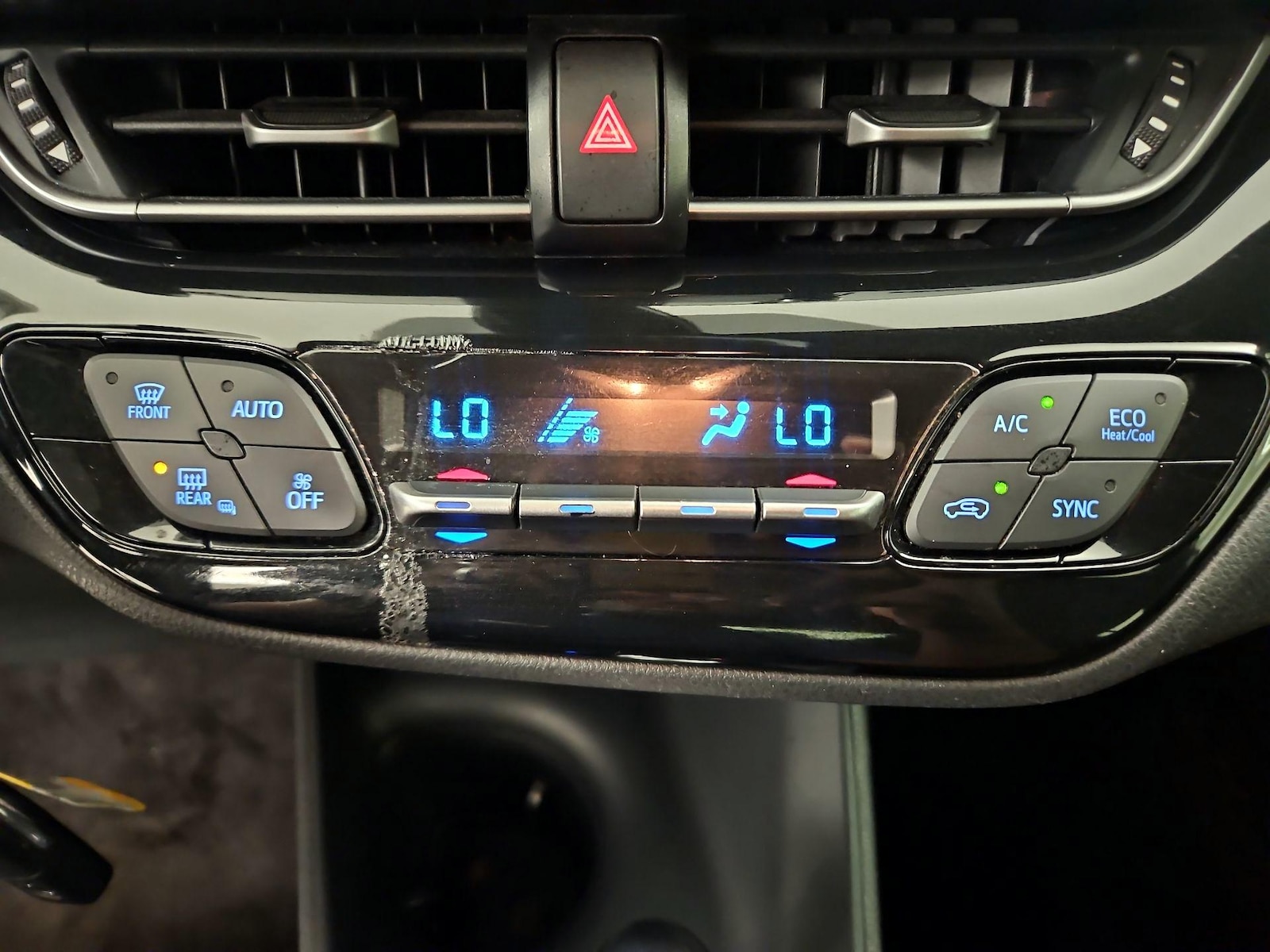 2019 Toyota C-HR LE - Photo 17