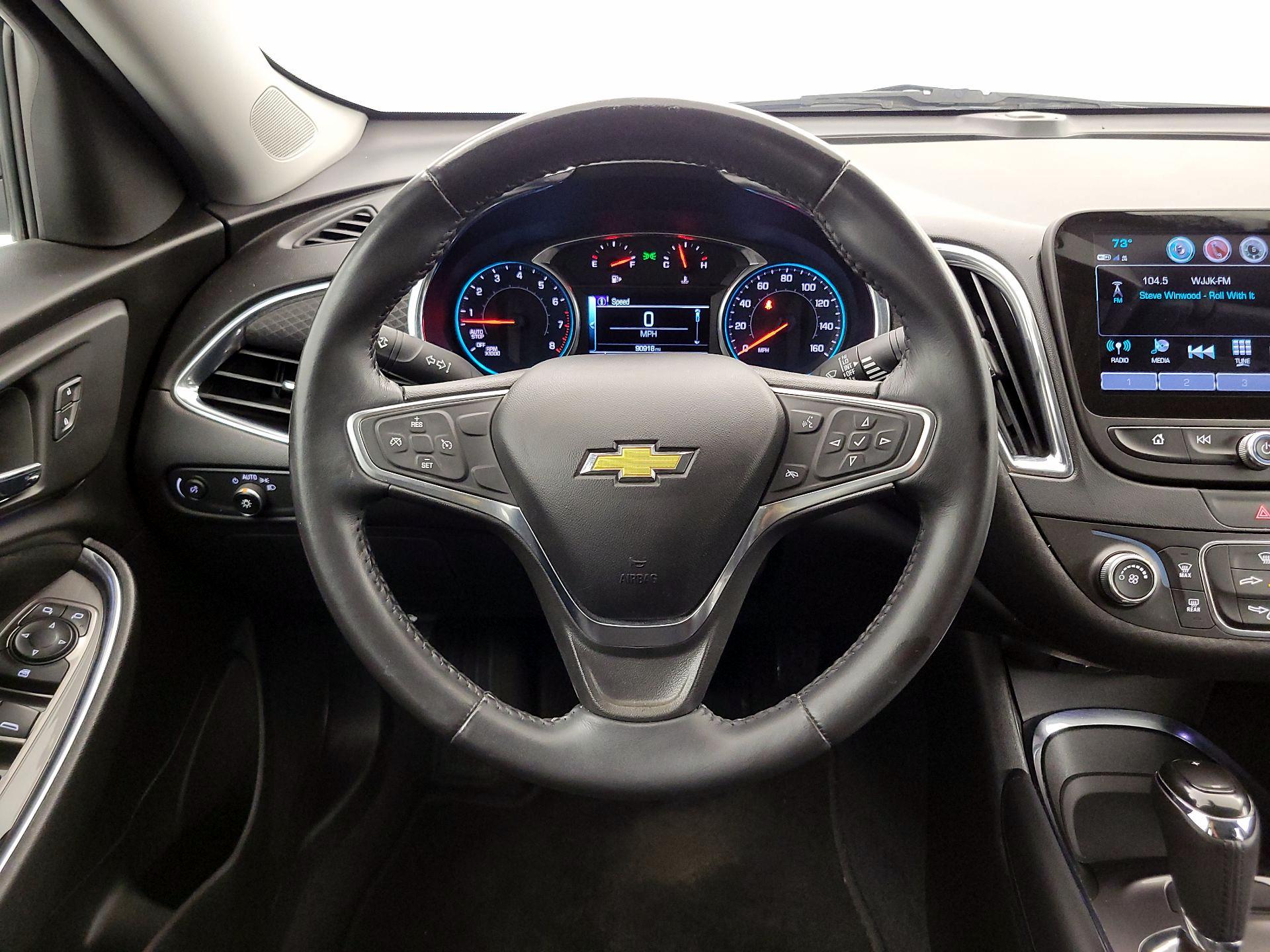 Thumbnail: 2017 Chevrolet Malibu - 10