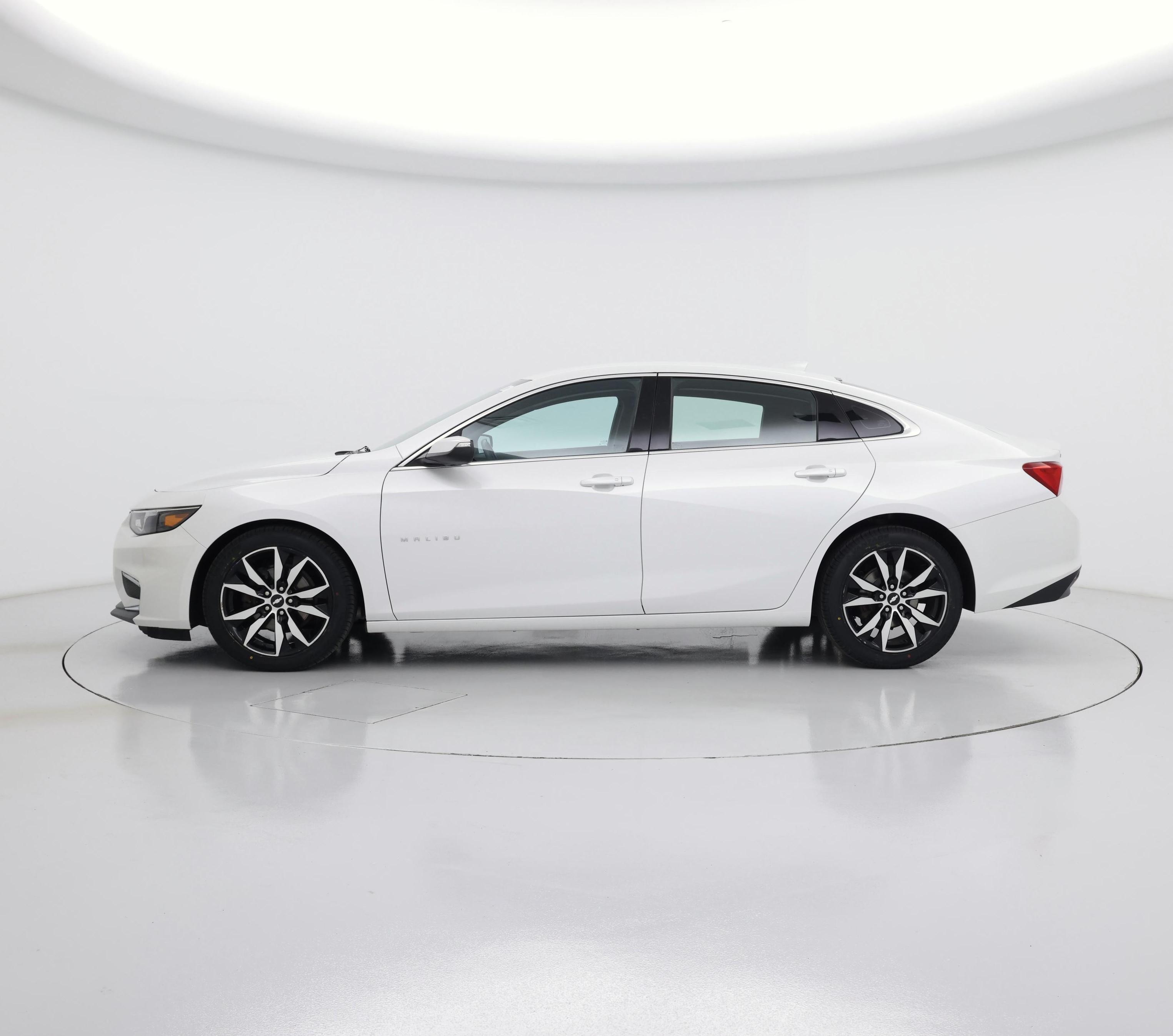 Thumbnail: 2017 Chevrolet Malibu - 3