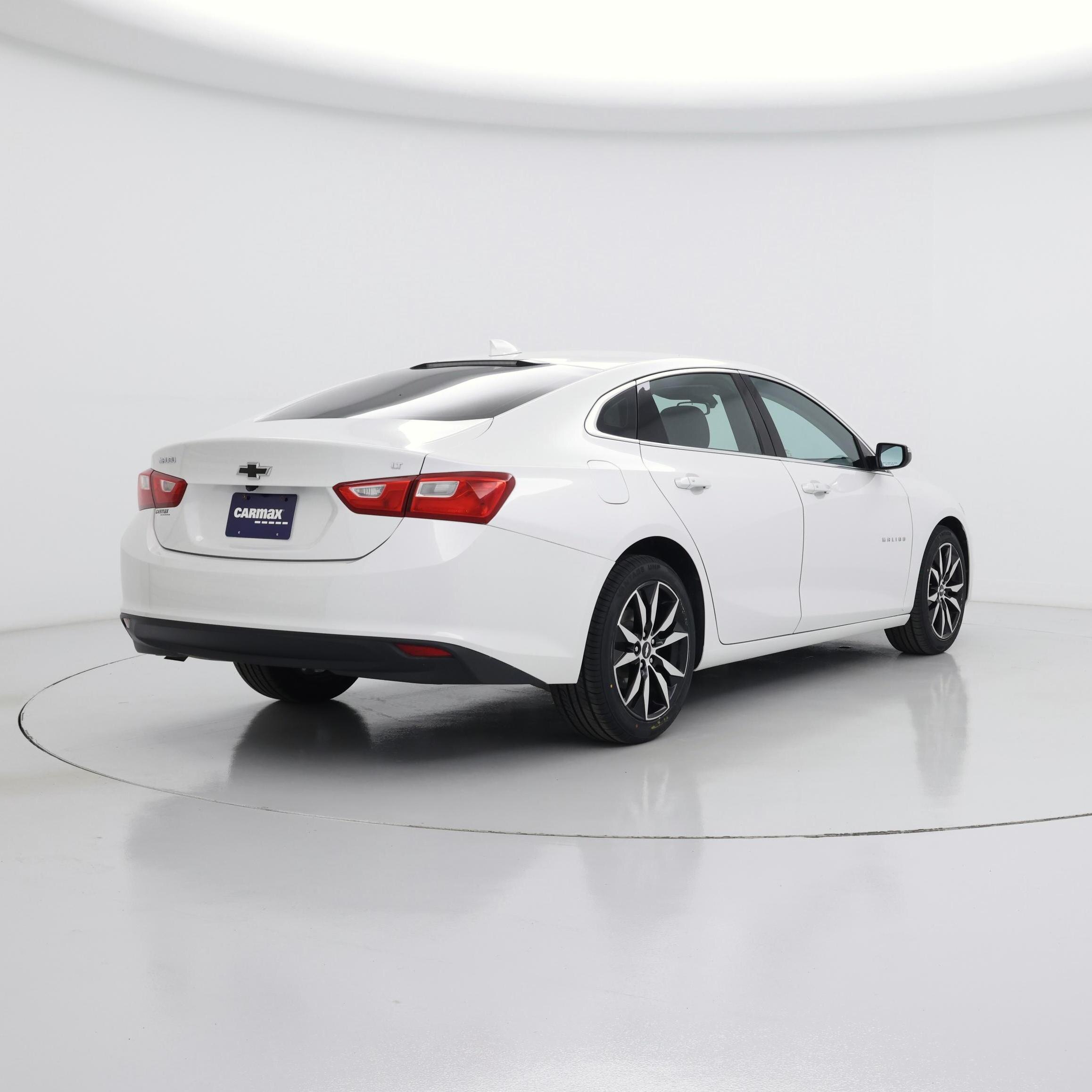 Thumbnail: 2017 Chevrolet Malibu - 8
