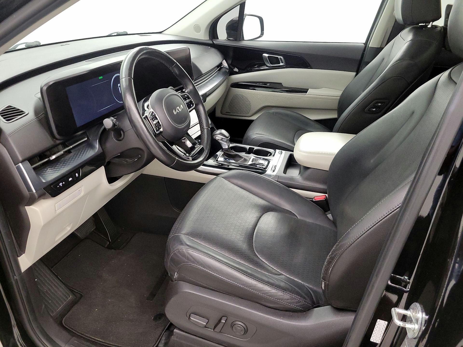 Thumbnail: 2022 Kia Carnival - 11