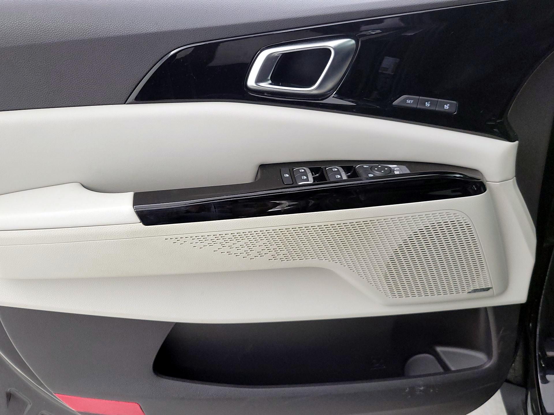 Thumbnail: 2022 Kia Carnival - 12