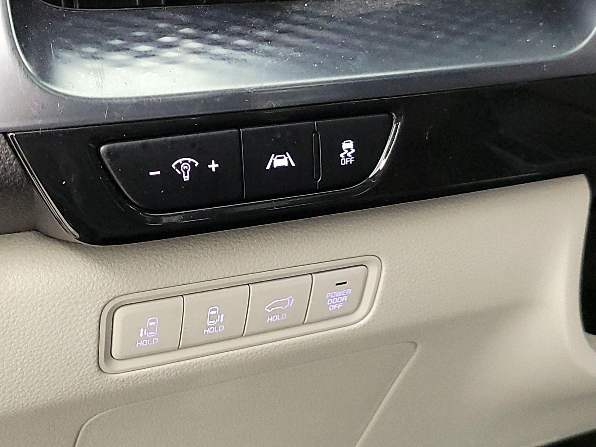Thumbnail: 2022 Kia Carnival - 13