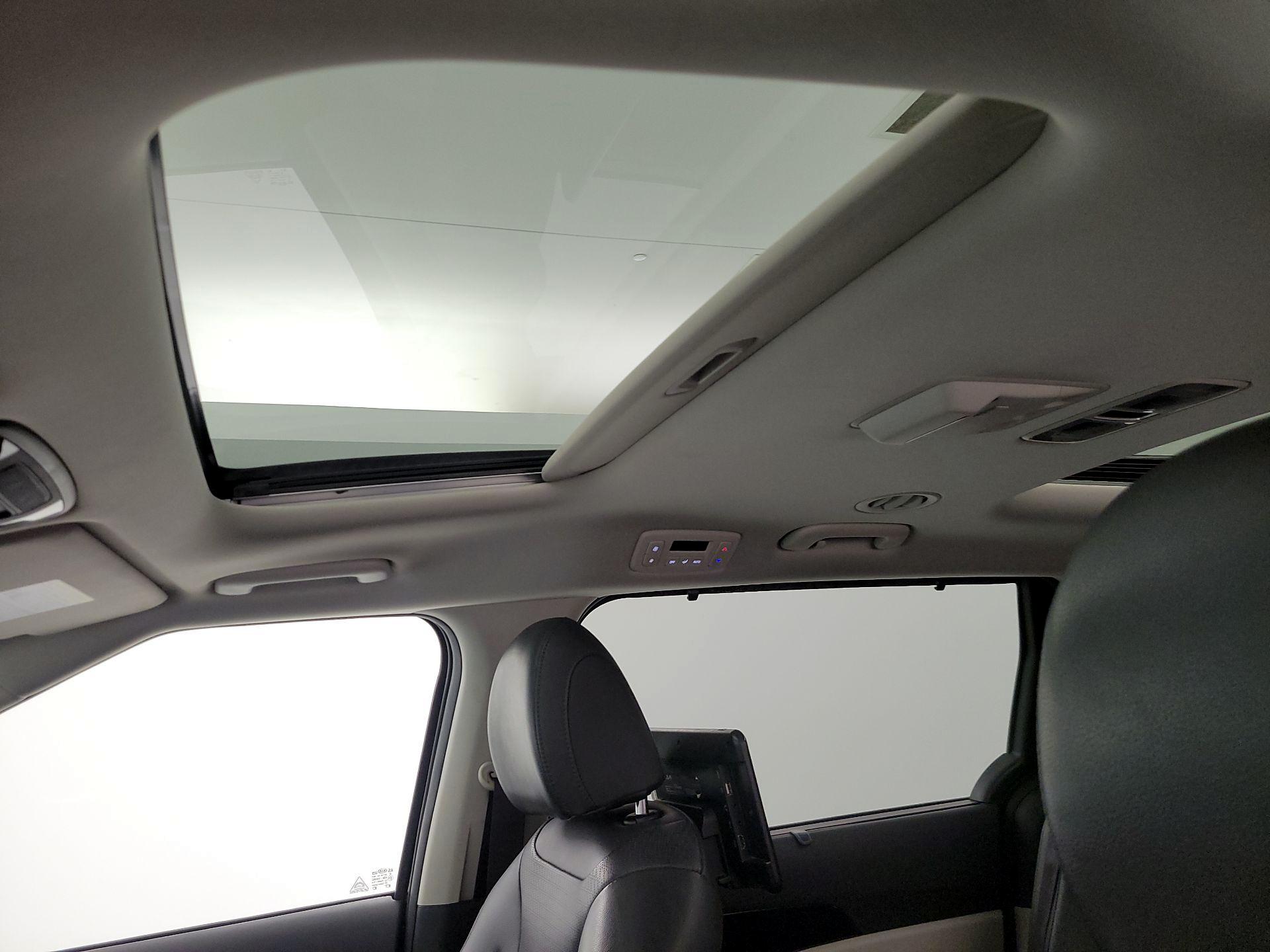 Thumbnail: 2022 Kia Carnival - 20