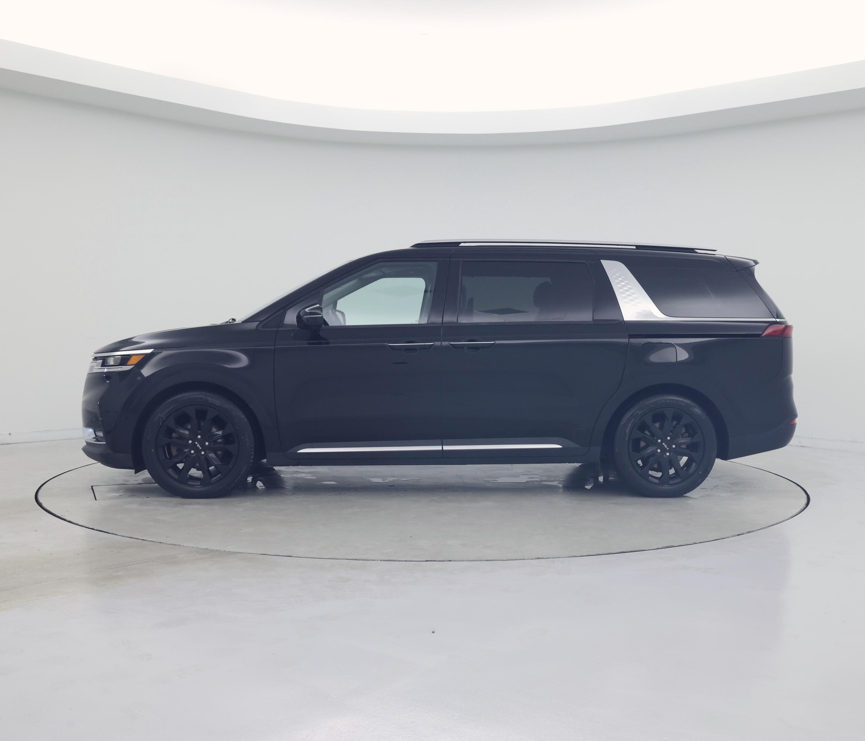 Thumbnail: 2022 Kia Carnival - 3