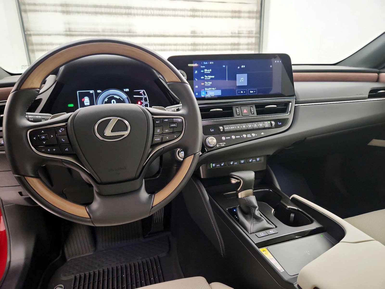 2025 Lexus ES Hybrid 300h Ultra Luxury - Photo 10