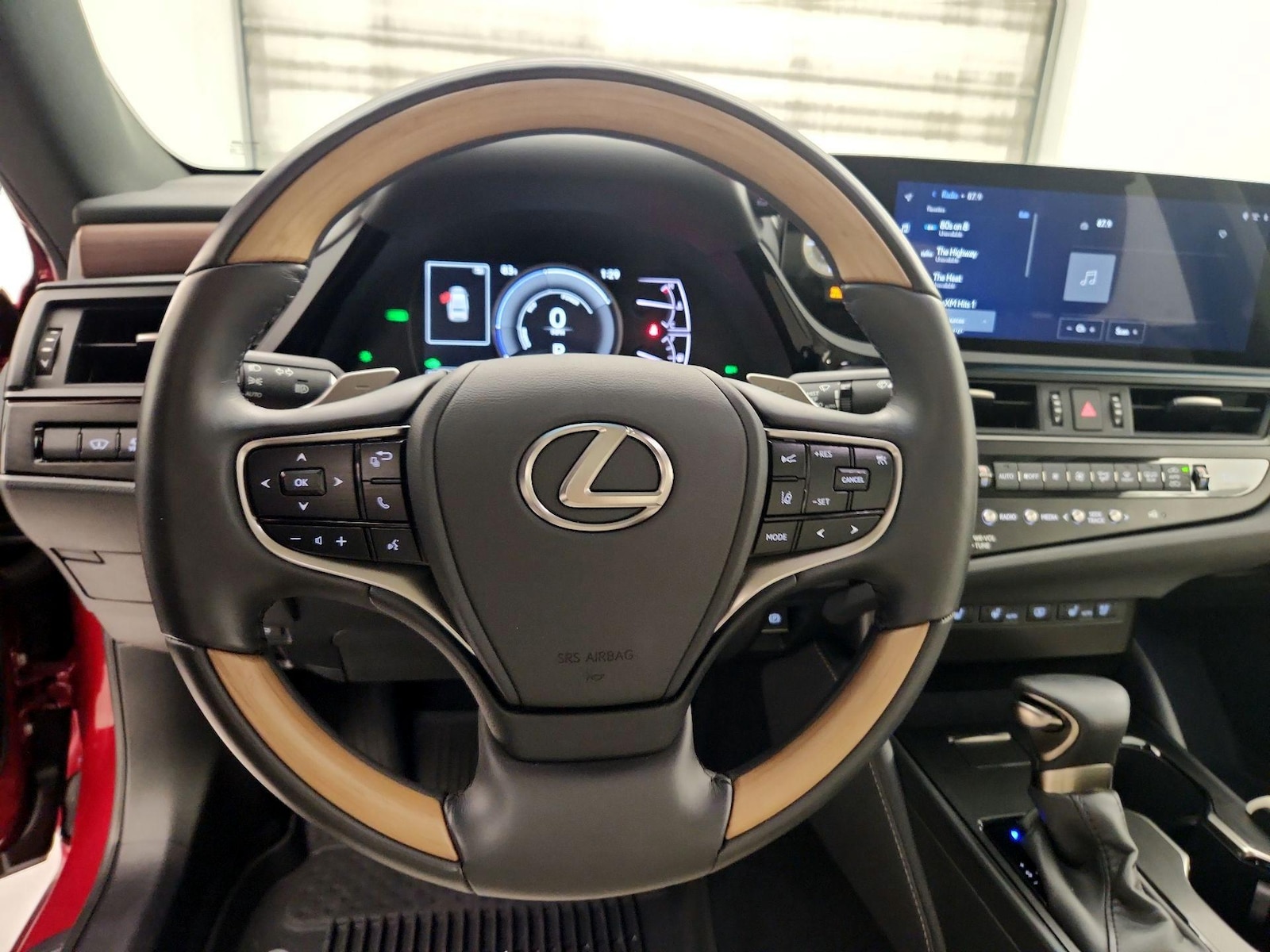 2025 Lexus ES Hybrid 300h Ultra Luxury - Photo 11