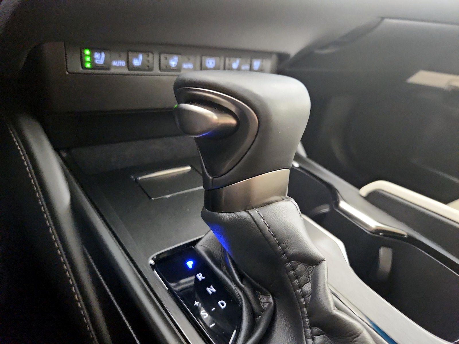 2025 Lexus ES Hybrid 300h Ultra Luxury - Photo 18