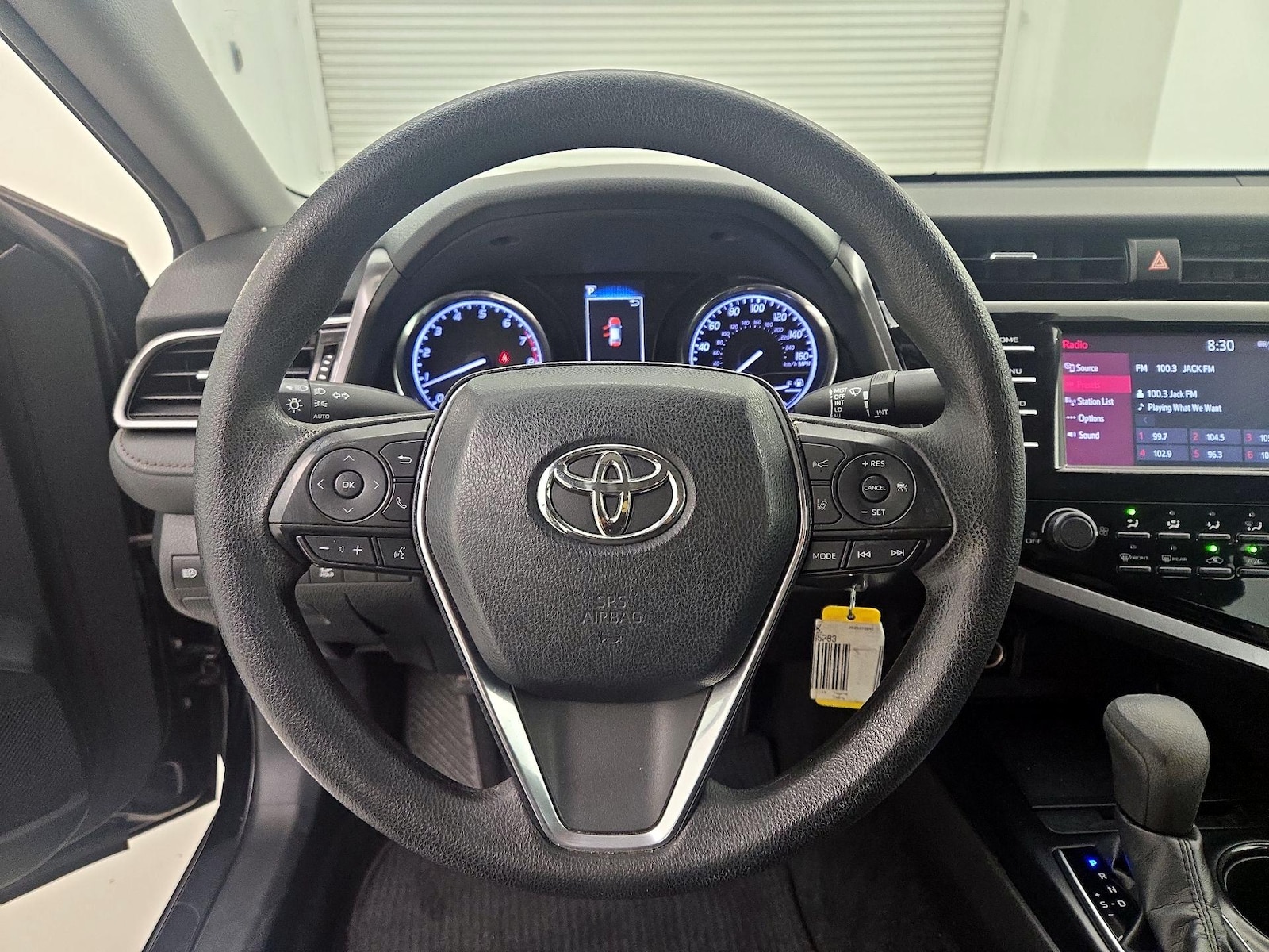 2019 Toyota Camry LE - Photo 11