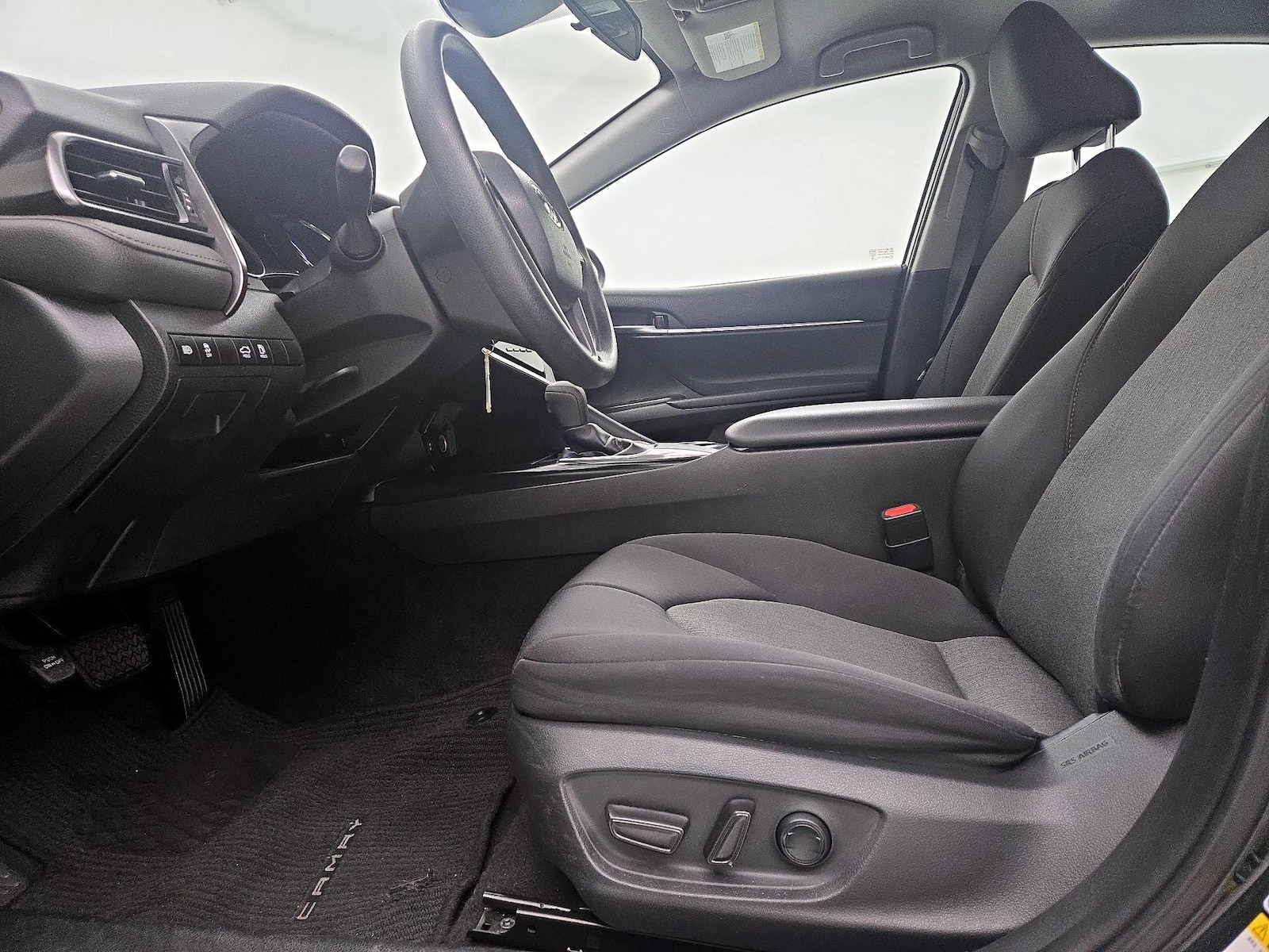 2019 Toyota Camry LE - Photo 12