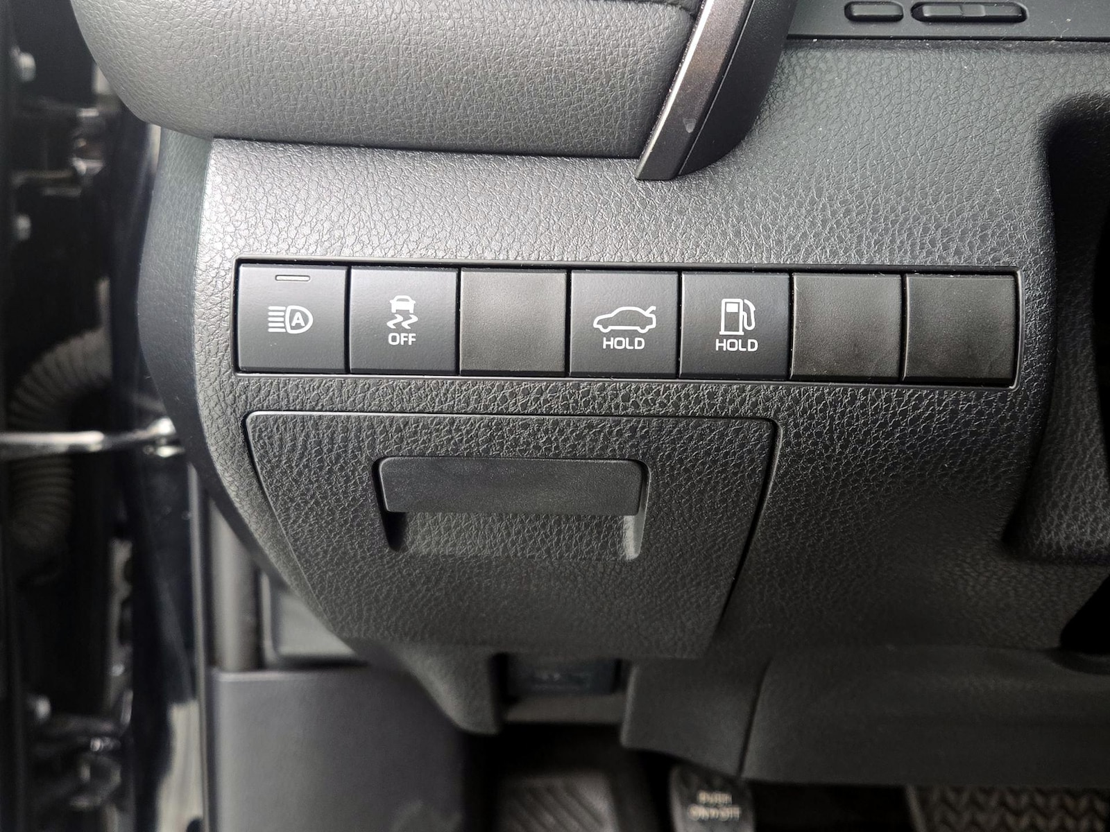 2019 Toyota Camry LE - Photo 14