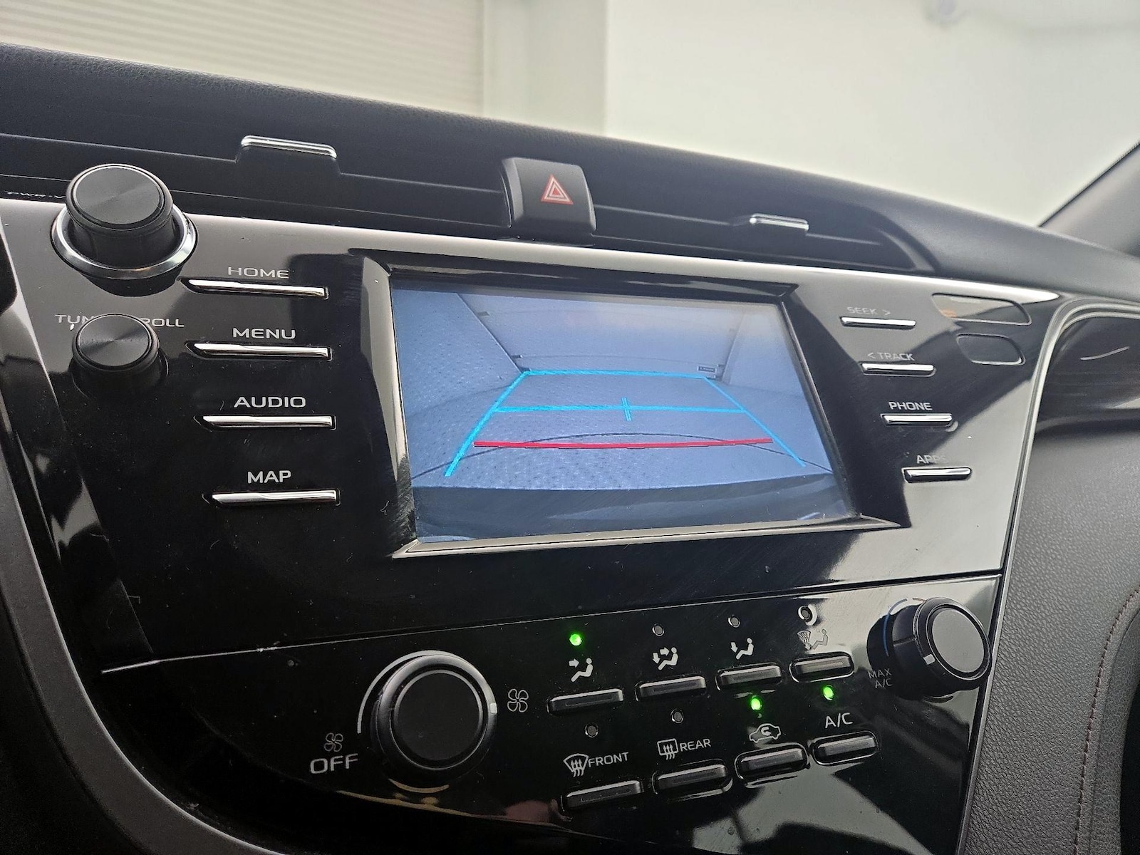 2019 Toyota Camry LE - Photo 15