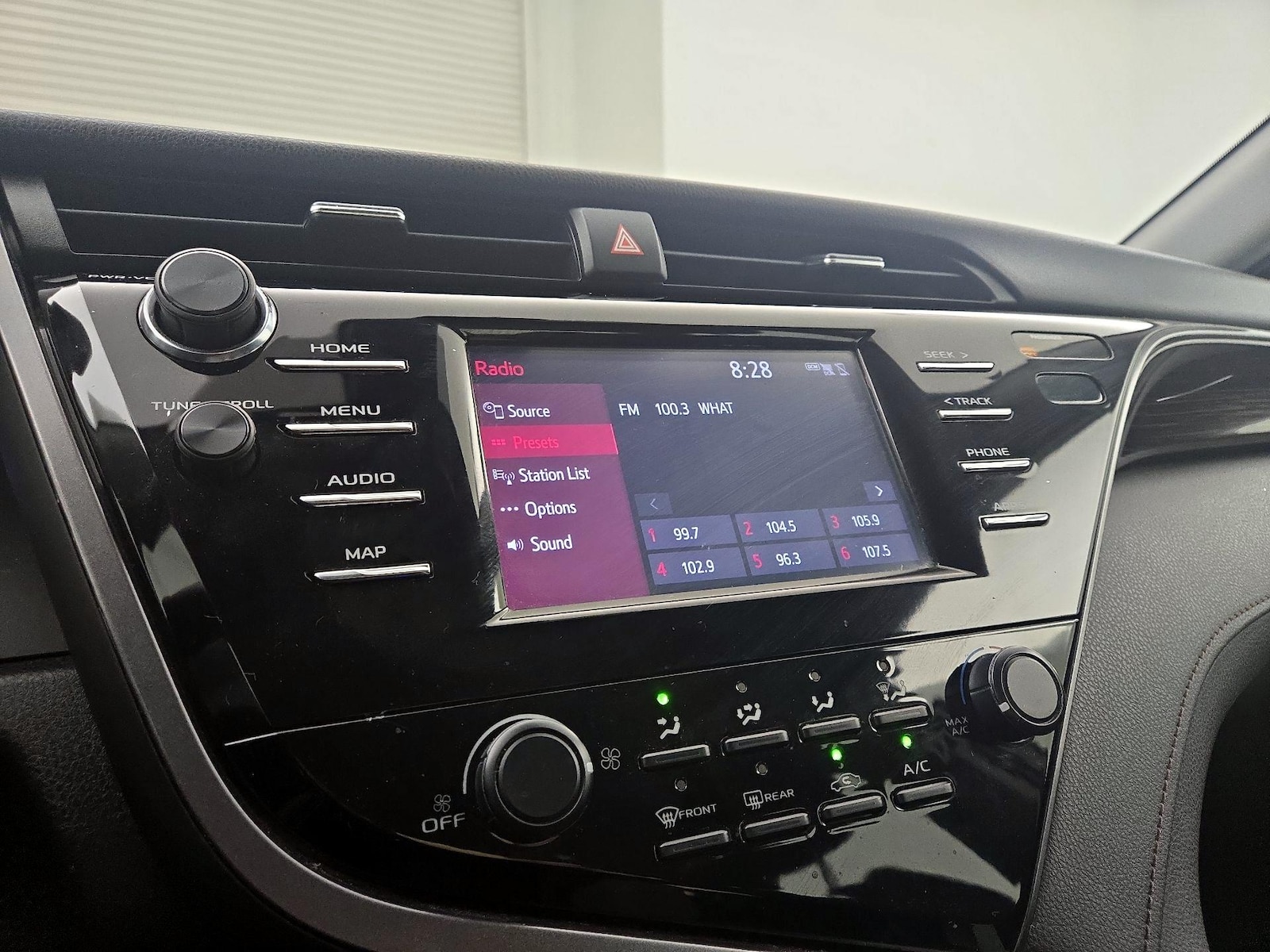 2019 Toyota Camry LE - Photo 16