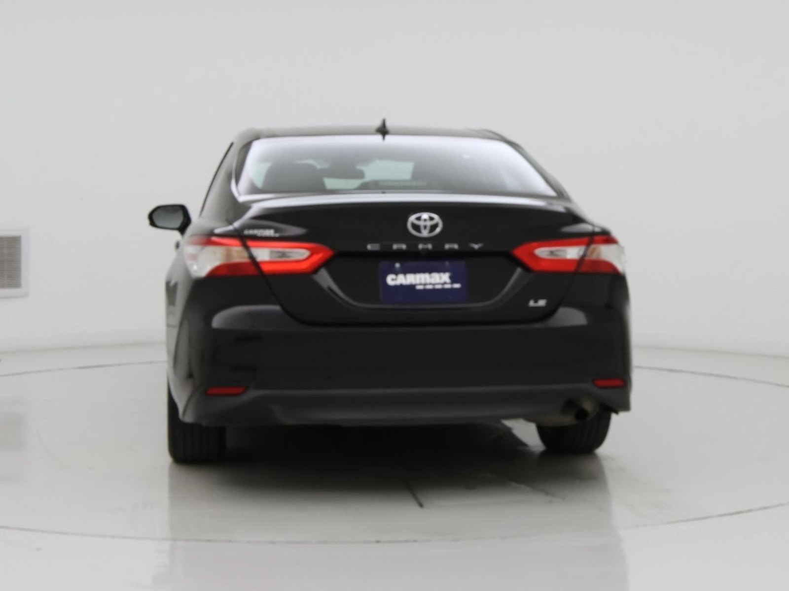 2019 Toyota Camry LE - Photo 7