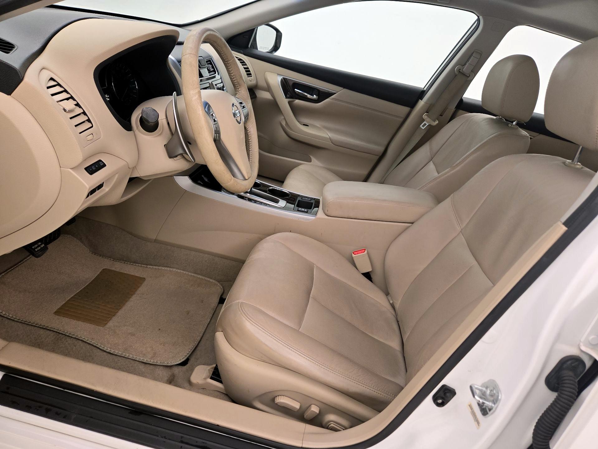 Thumbnail: 2014 Nissan Altima - 11