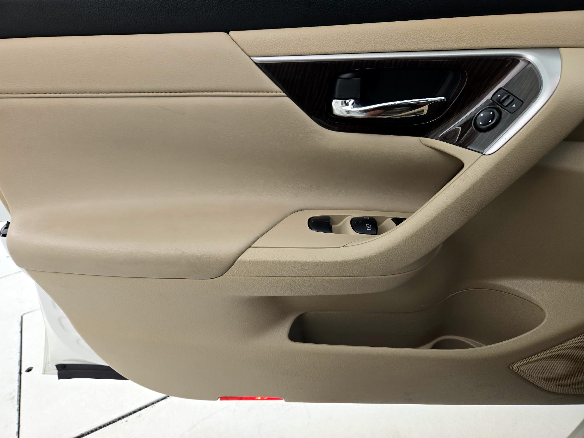 Thumbnail: 2014 Nissan Altima - 12