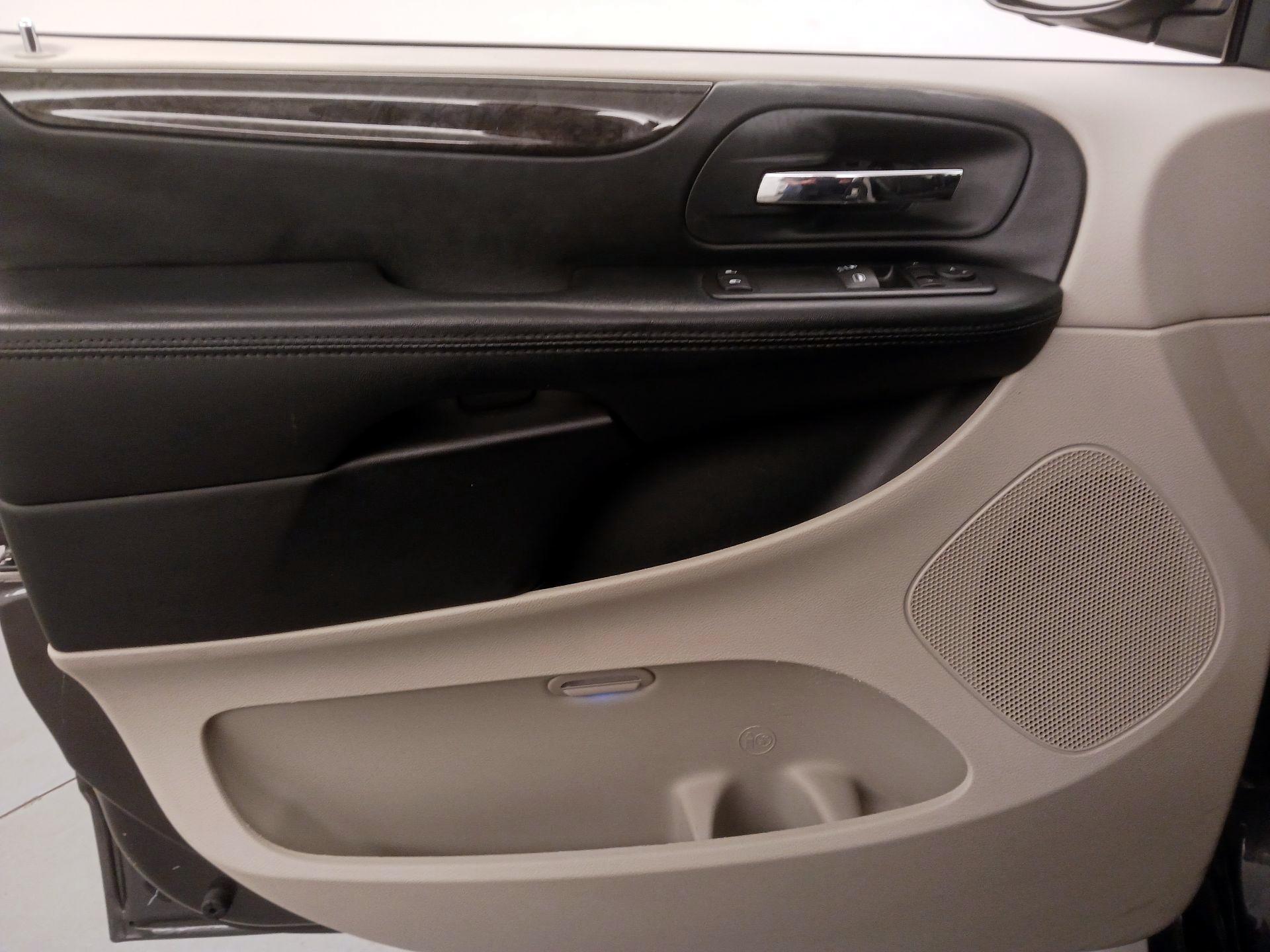 Thumbnail: 2016 Dodge Grand Caravan - 12