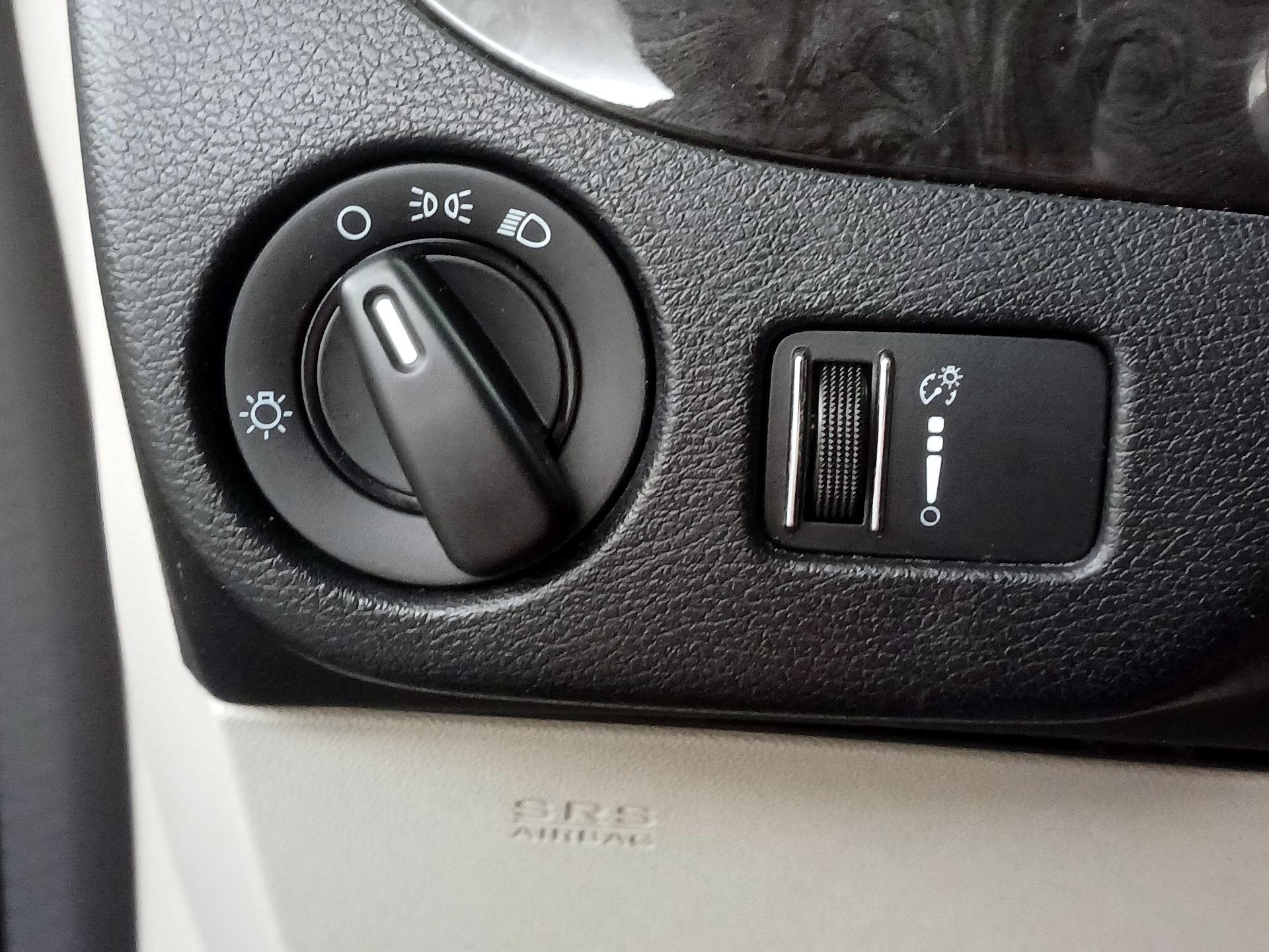 Thumbnail: 2016 Dodge Grand Caravan - 13