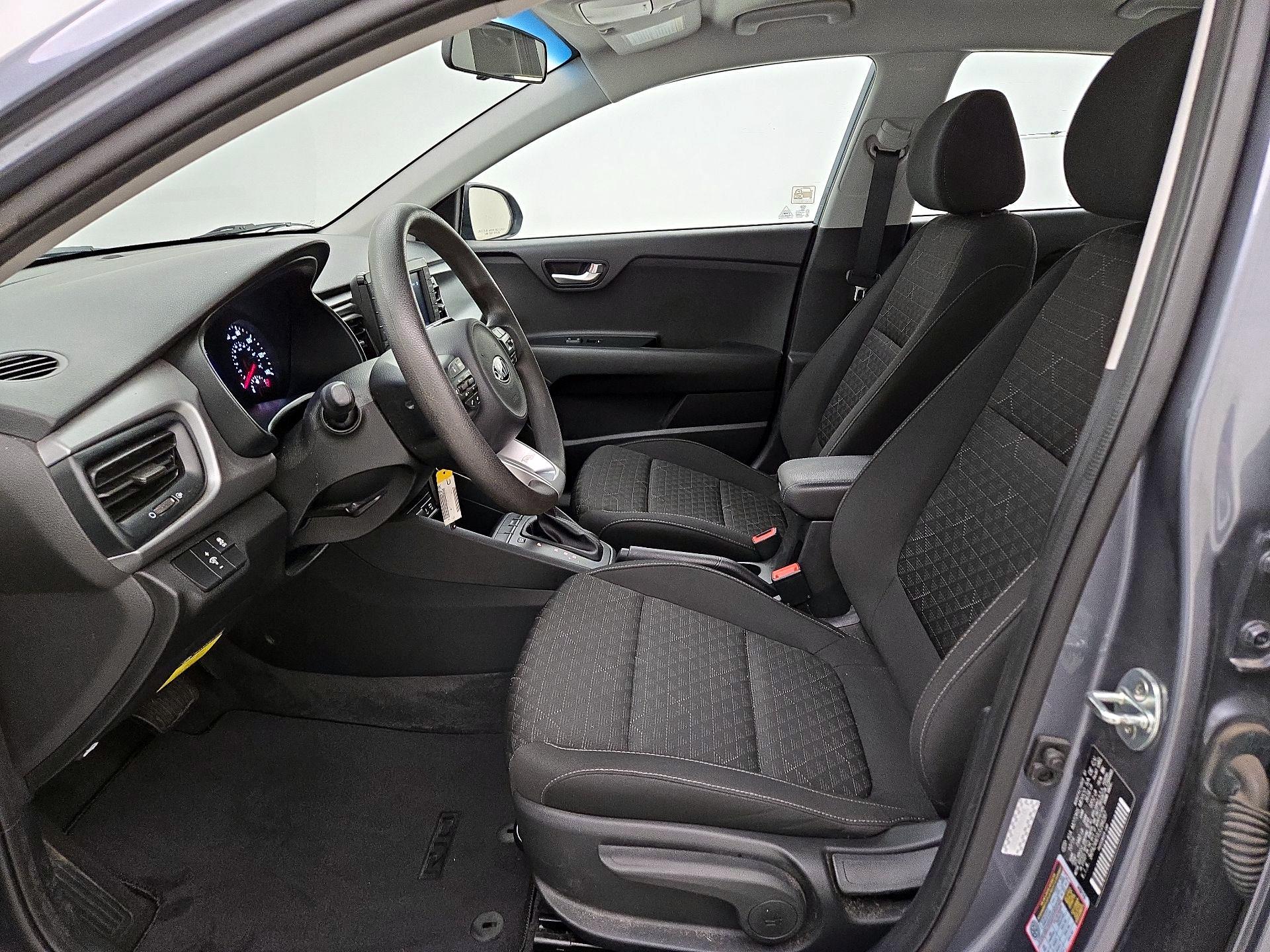 Thumbnail: 2020 Kia Rio - 11