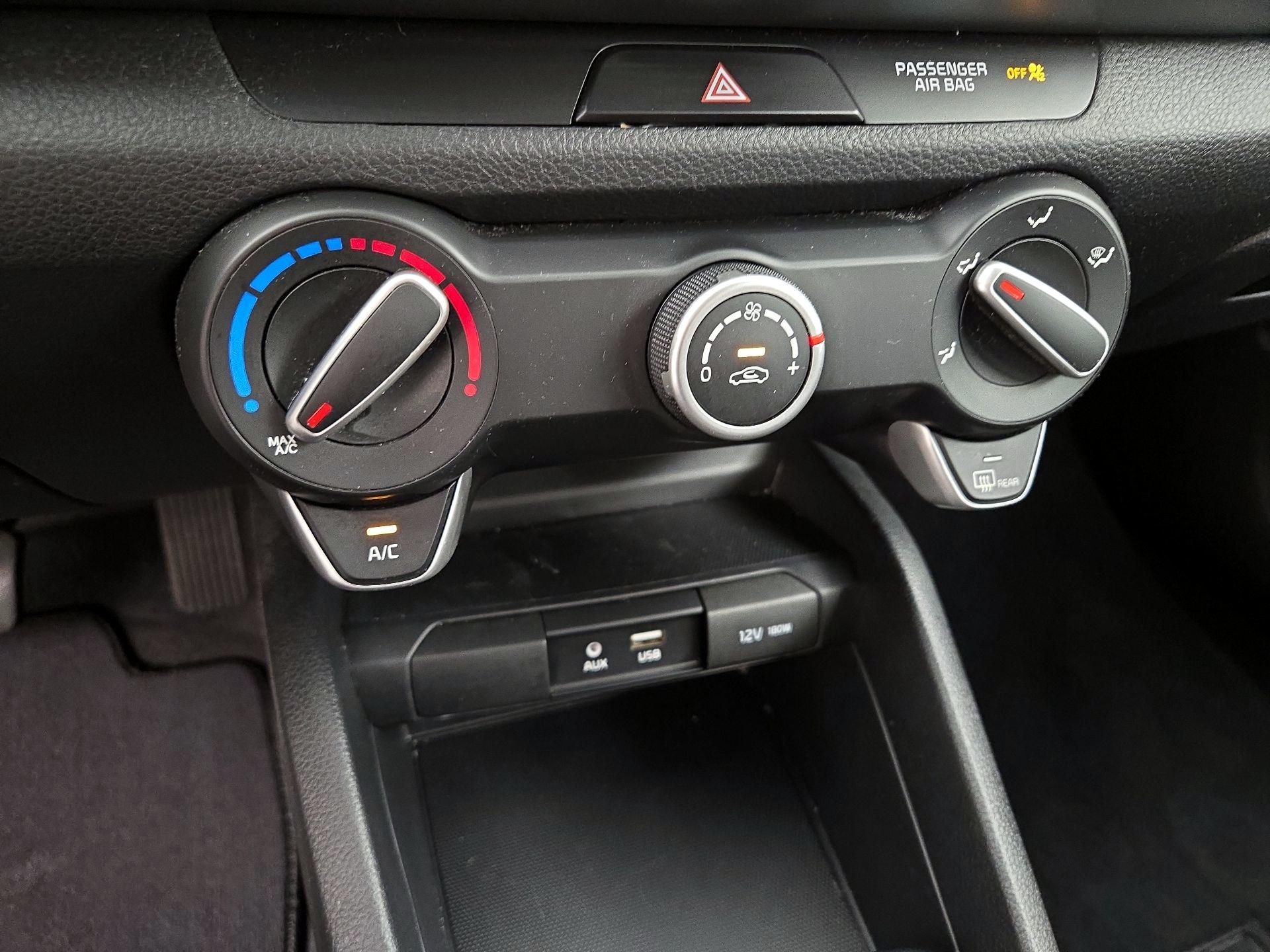 Thumbnail: 2020 Kia Rio - 16