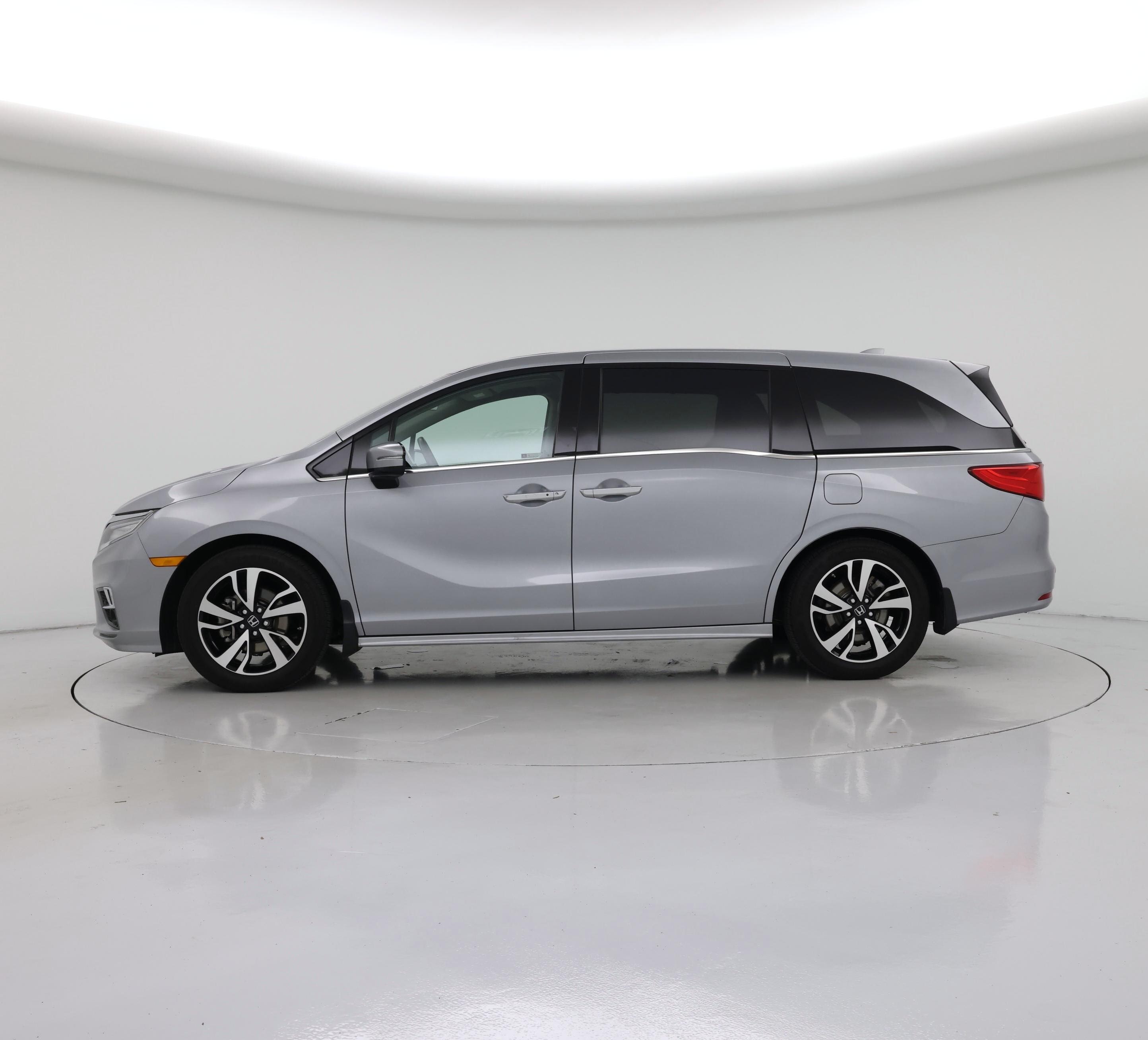 Thumbnail: 2019 Honda Odyssey - 3
