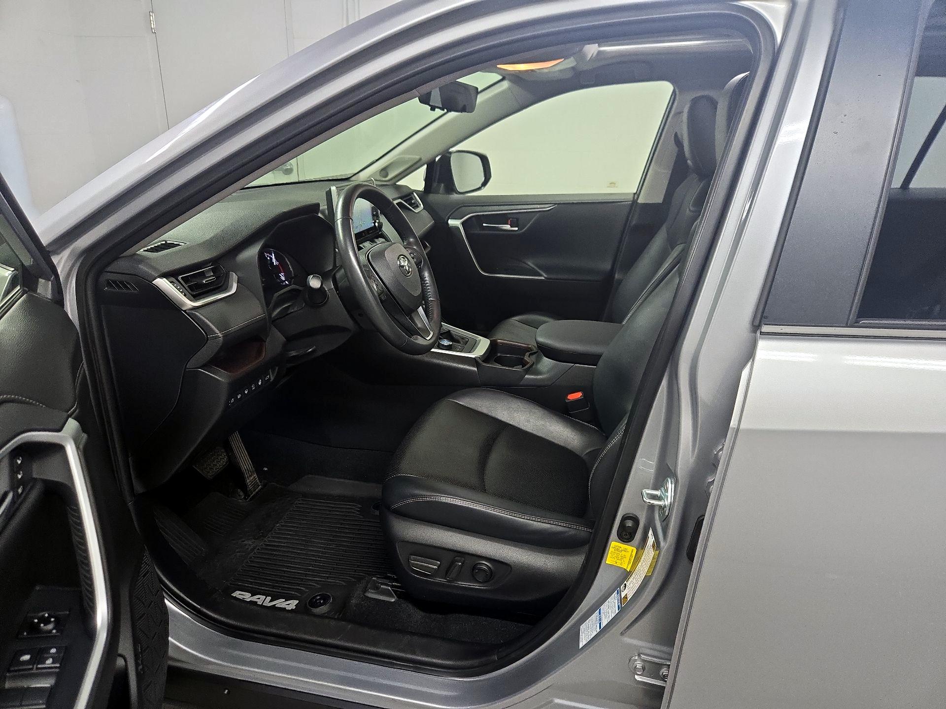 Thumbnail: 2020 Toyota RAV4 - 11
