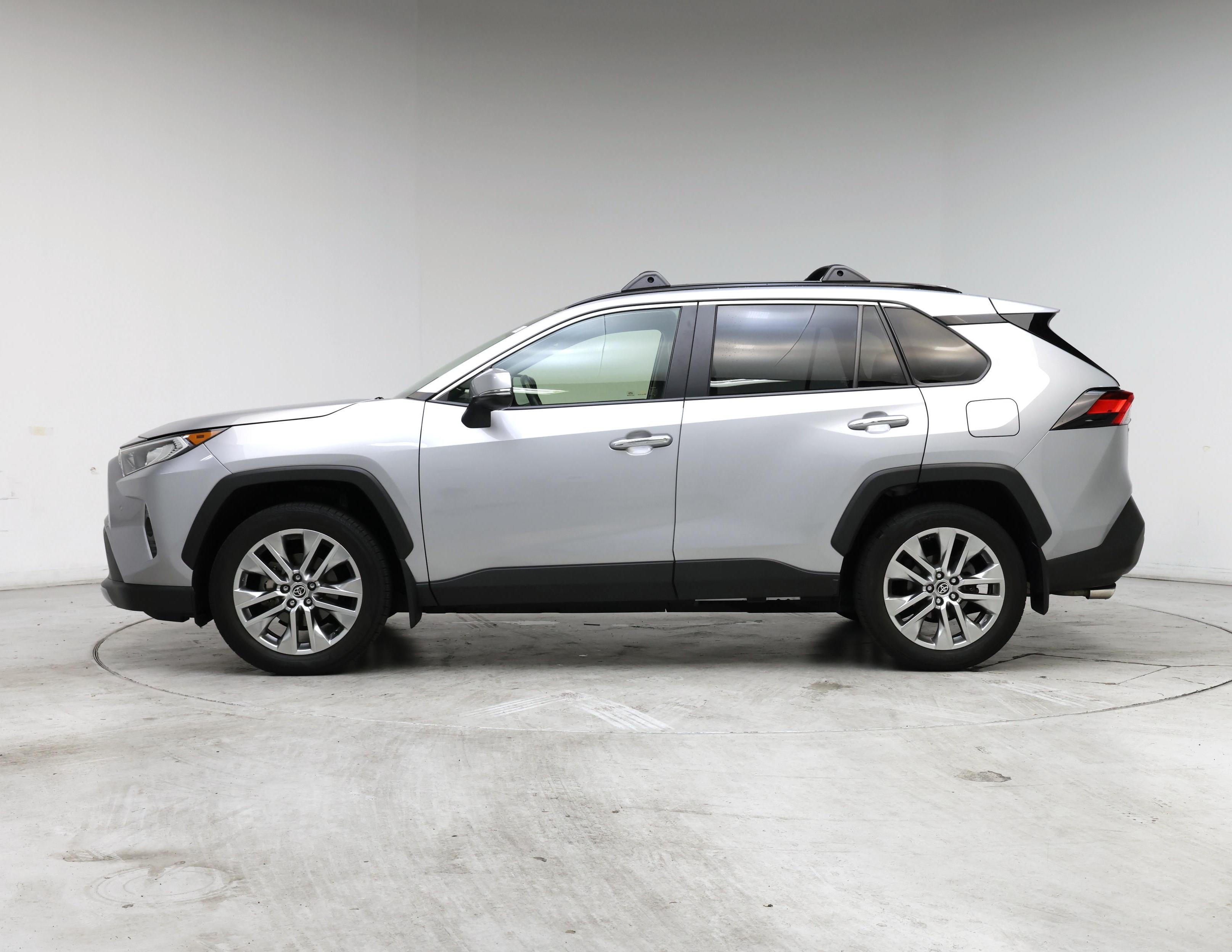 Thumbnail: 2020 Toyota RAV4 - 3
